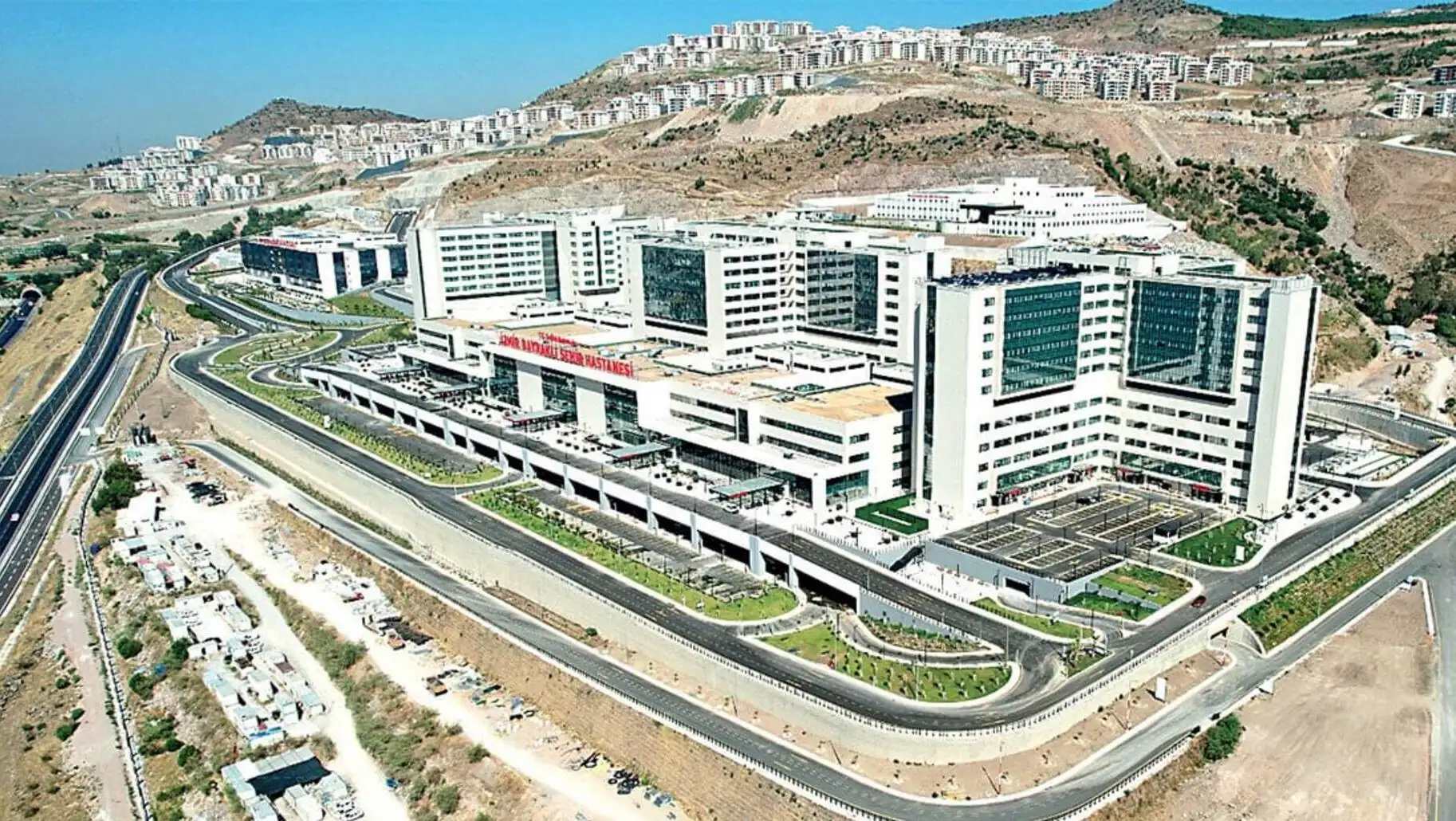 A large building, irregularities reported in public spending.
