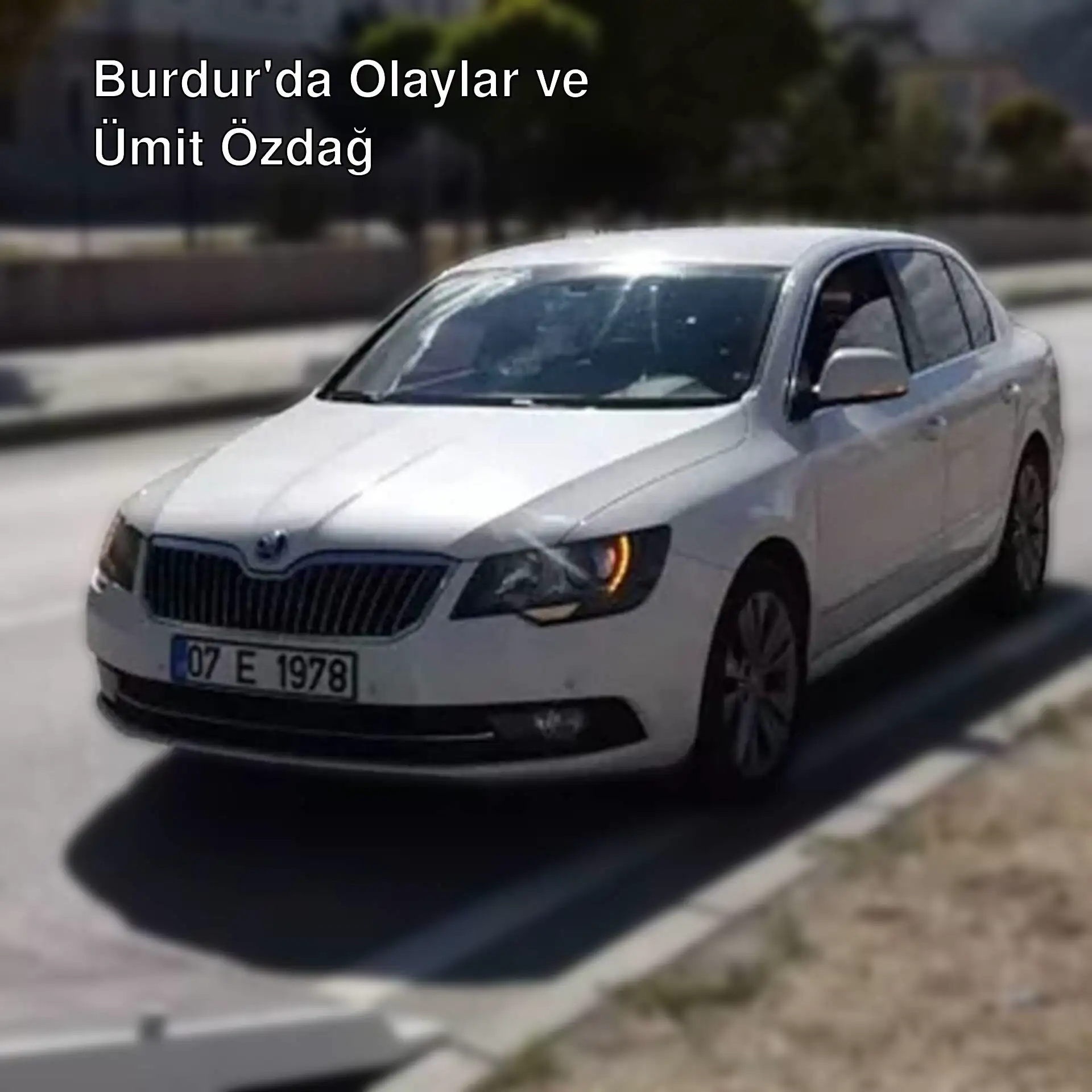 Burdur'da meydana gelen kaza sonrası bir otomobil.