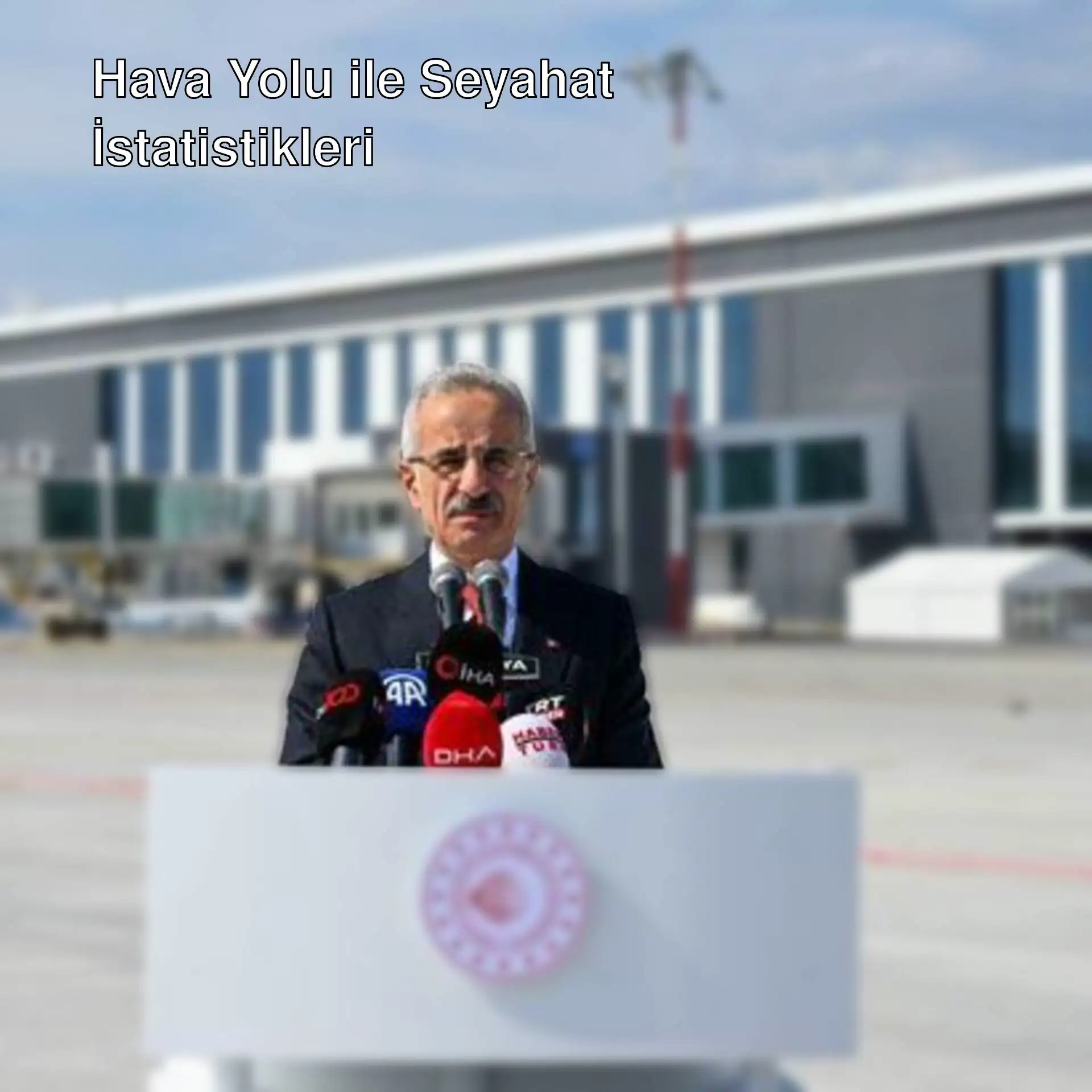 Ulaştırma Bakanı Abdulkadir Uraloğlu basın toplantısında. Ulaştırma Bakanı Abdulkadir Uraloğlu basın toplantısında.