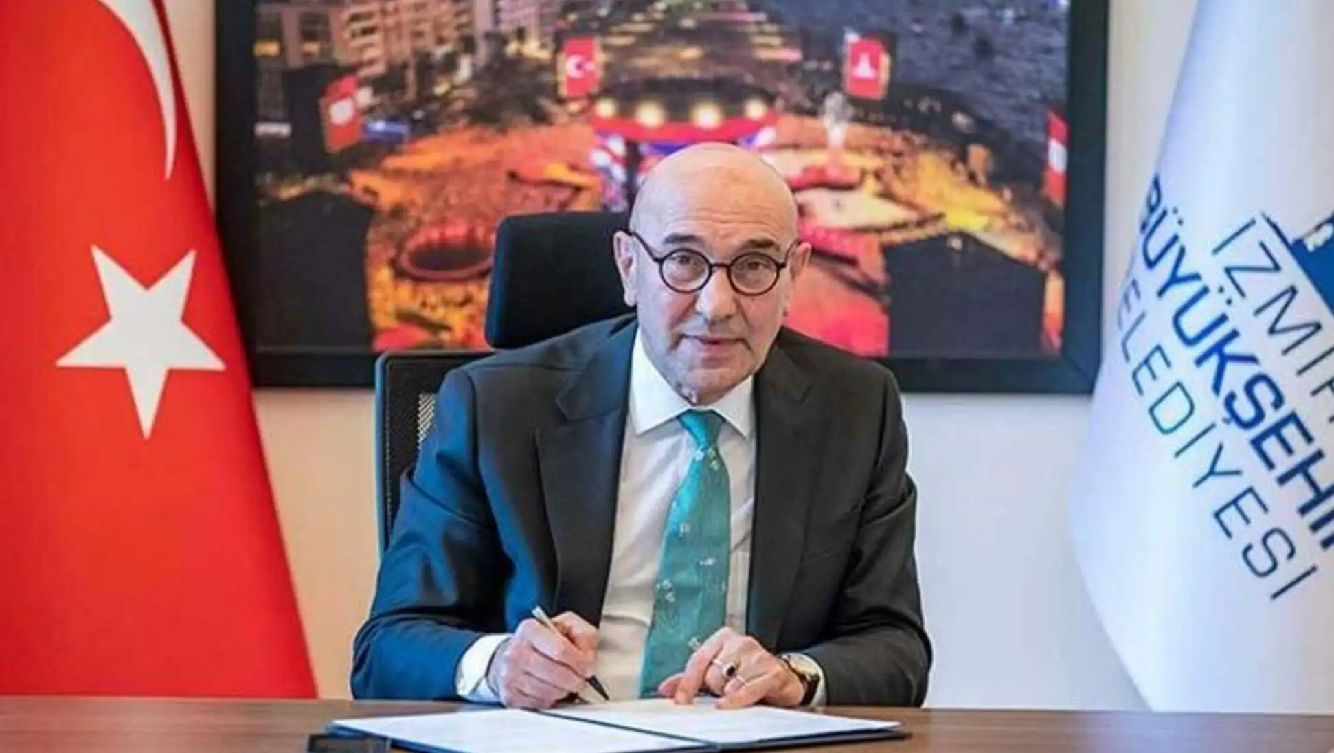 İZBETON davasında bir sanığın duruşma sırasında görüntüsü. İZBETON davasında bir sanığın duruşma sırasında görüntüsü.