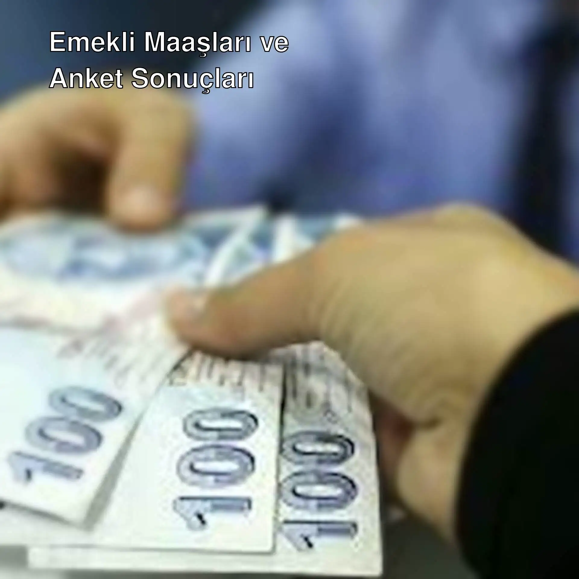 Bir kişi para tutuyor. Bir kişi para tutuyor.