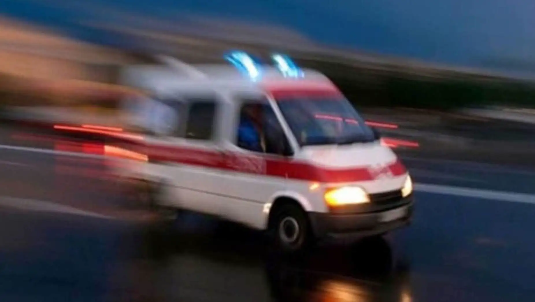 Ambulans yolda Ambulans yolda