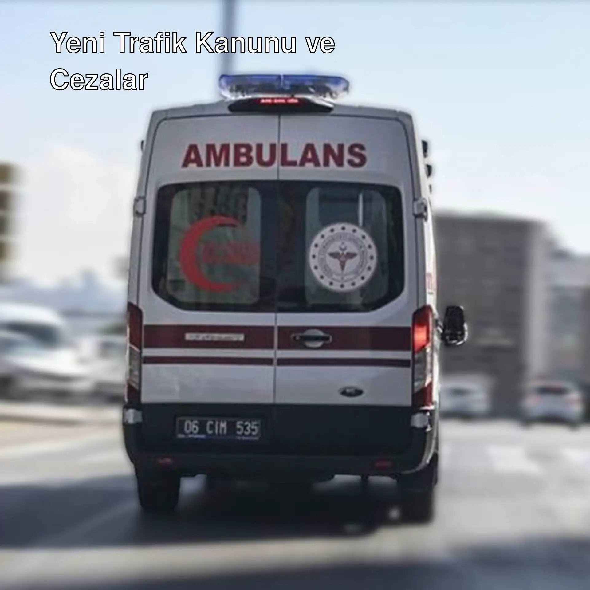 Beyaz bir ambulans yolda Beyaz bir ambulans yolda