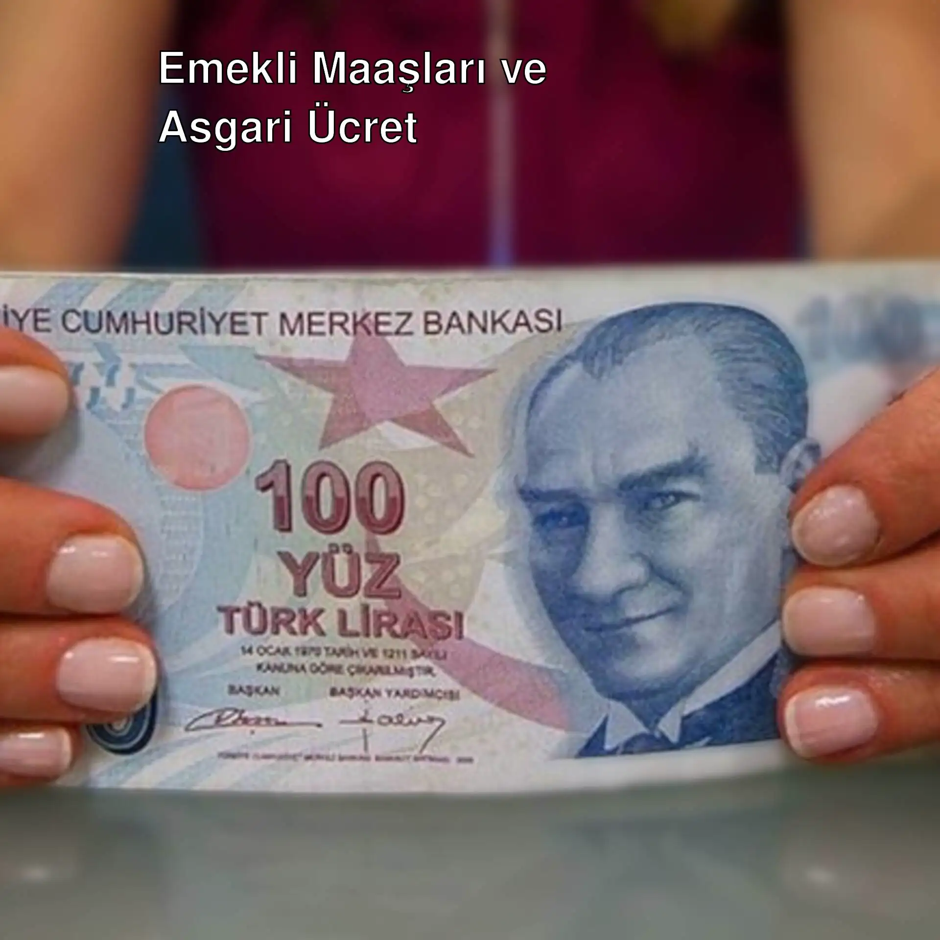 Bir kişinin para tuttuğu görüntü. Bir kişinin para tuttuğu görüntü.