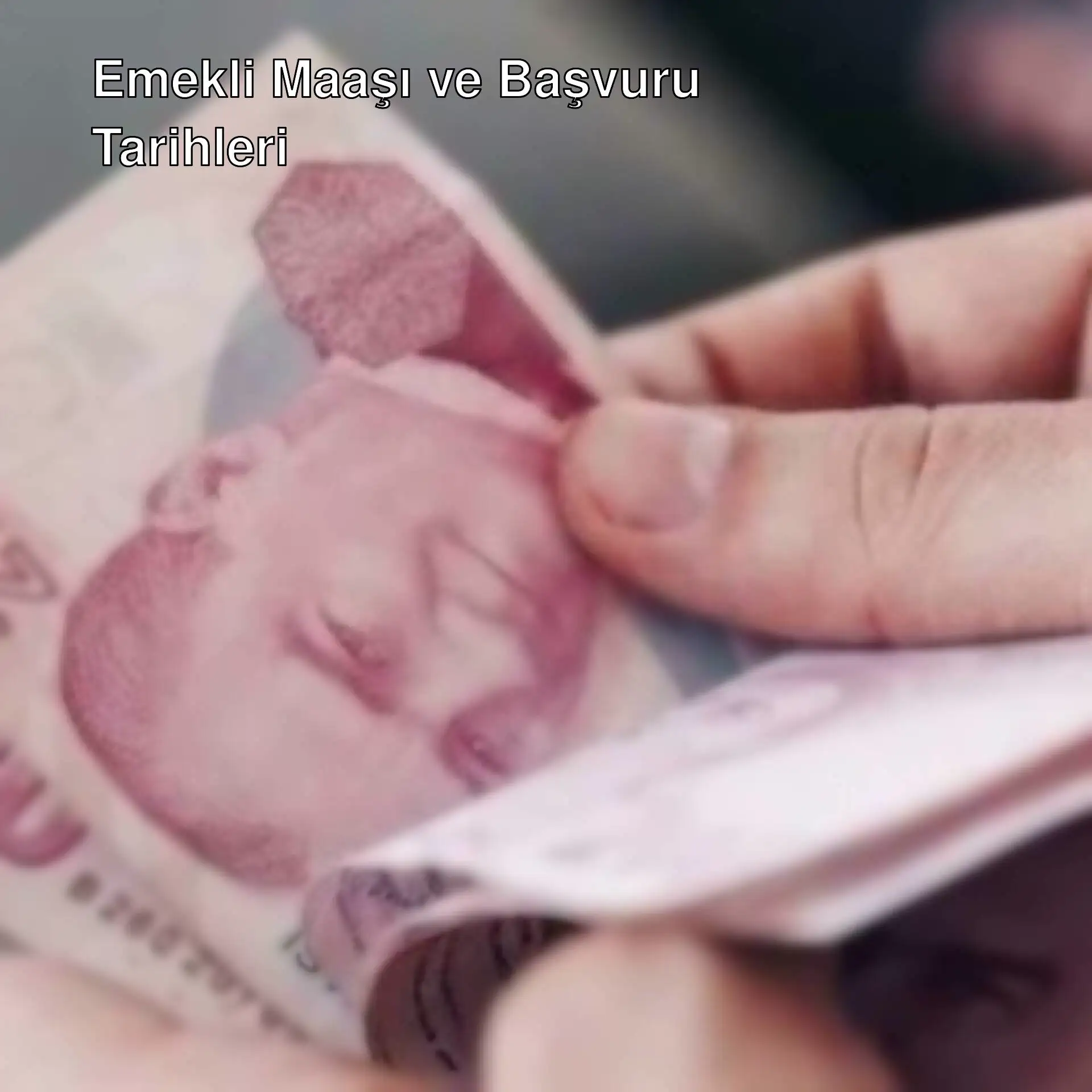 Bir kişi para tutuyor. Bir kişi para tutuyor.