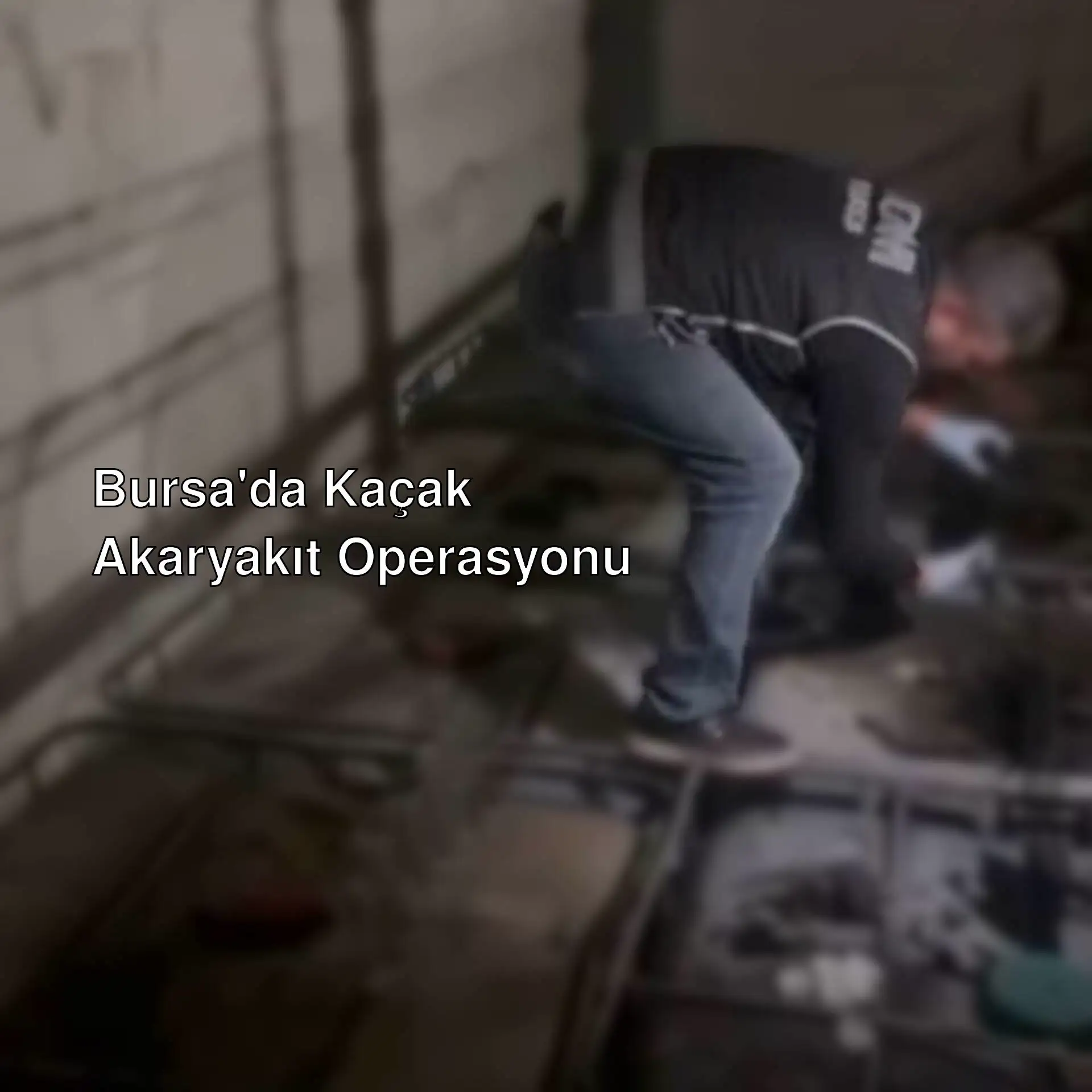 Bursa'da kaçak akaryakıt operasyonu sırasında ele geçirilen malzemeler. Bursa'da kaçak akaryakıt operasyonu sırasında ele geçirilen malzemeler.