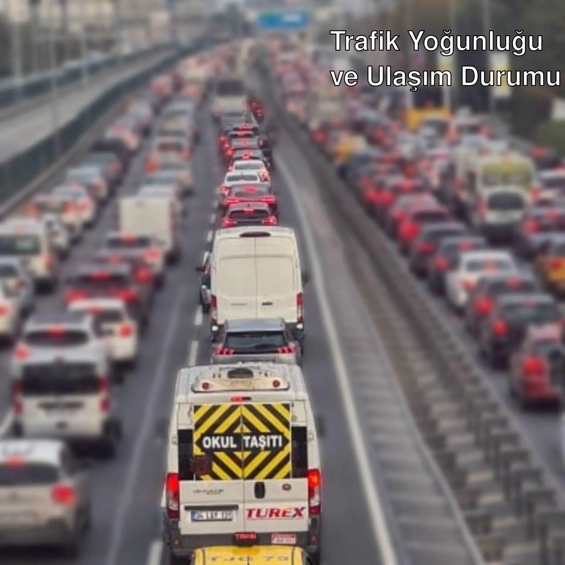 Bir otoyolda trafik sıkışıklığı
