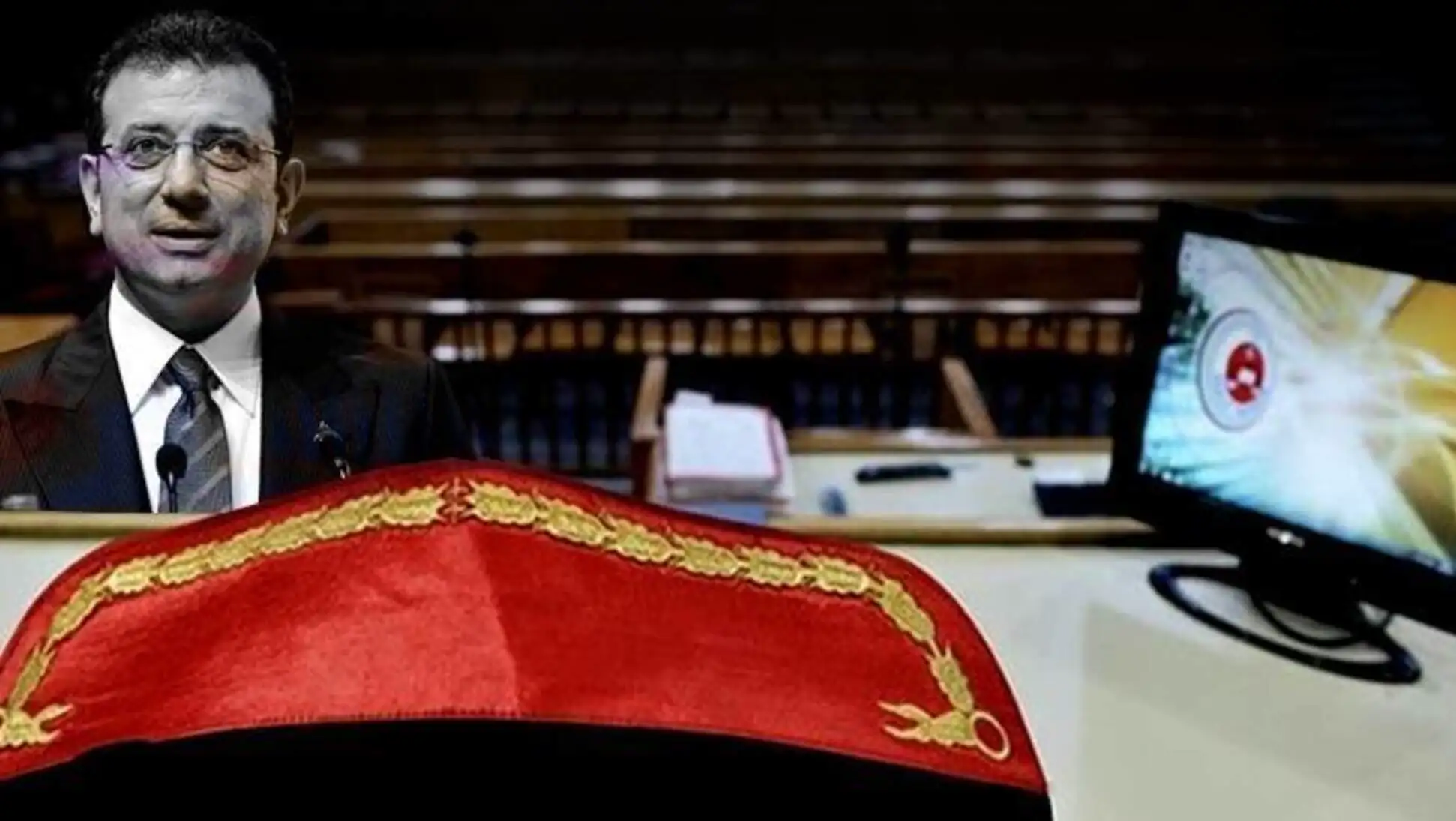 Bir adamın kürsüde oturduğu görüntü. Bir adamın kürsüde oturduğu görüntü.