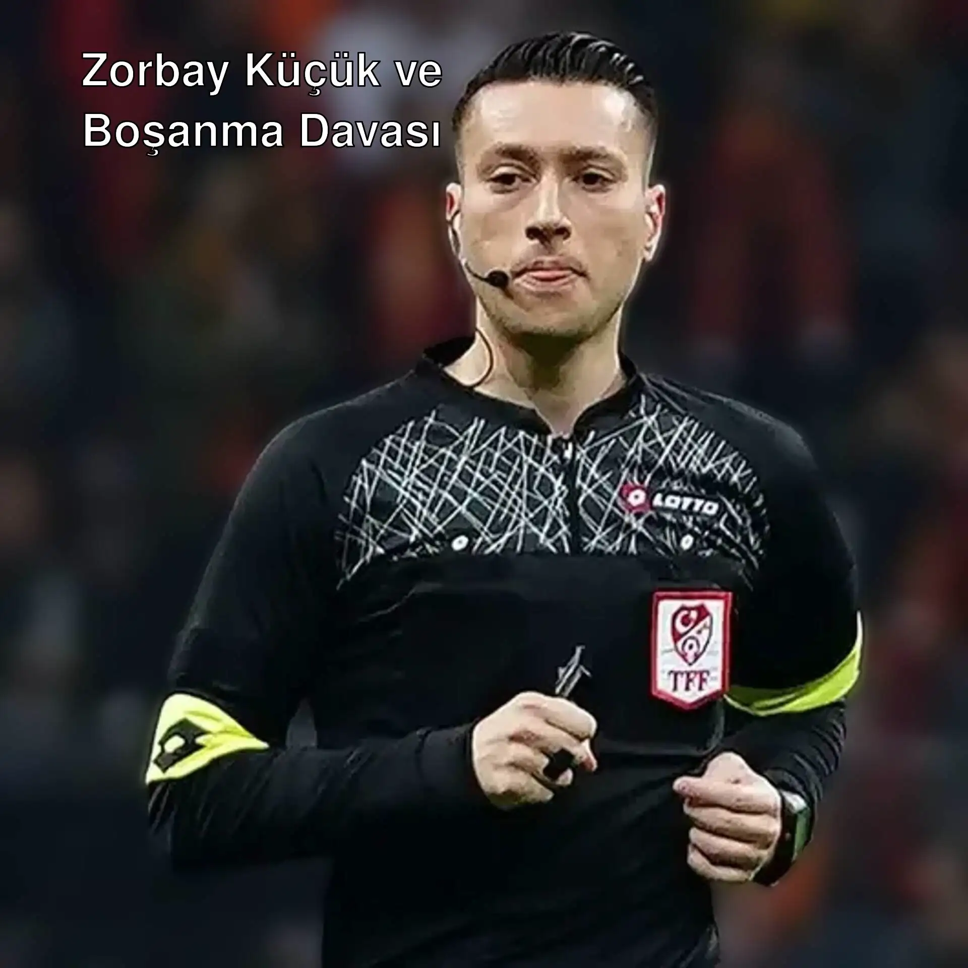 Zorbay Küçük, mikrofonla konuşuyor.