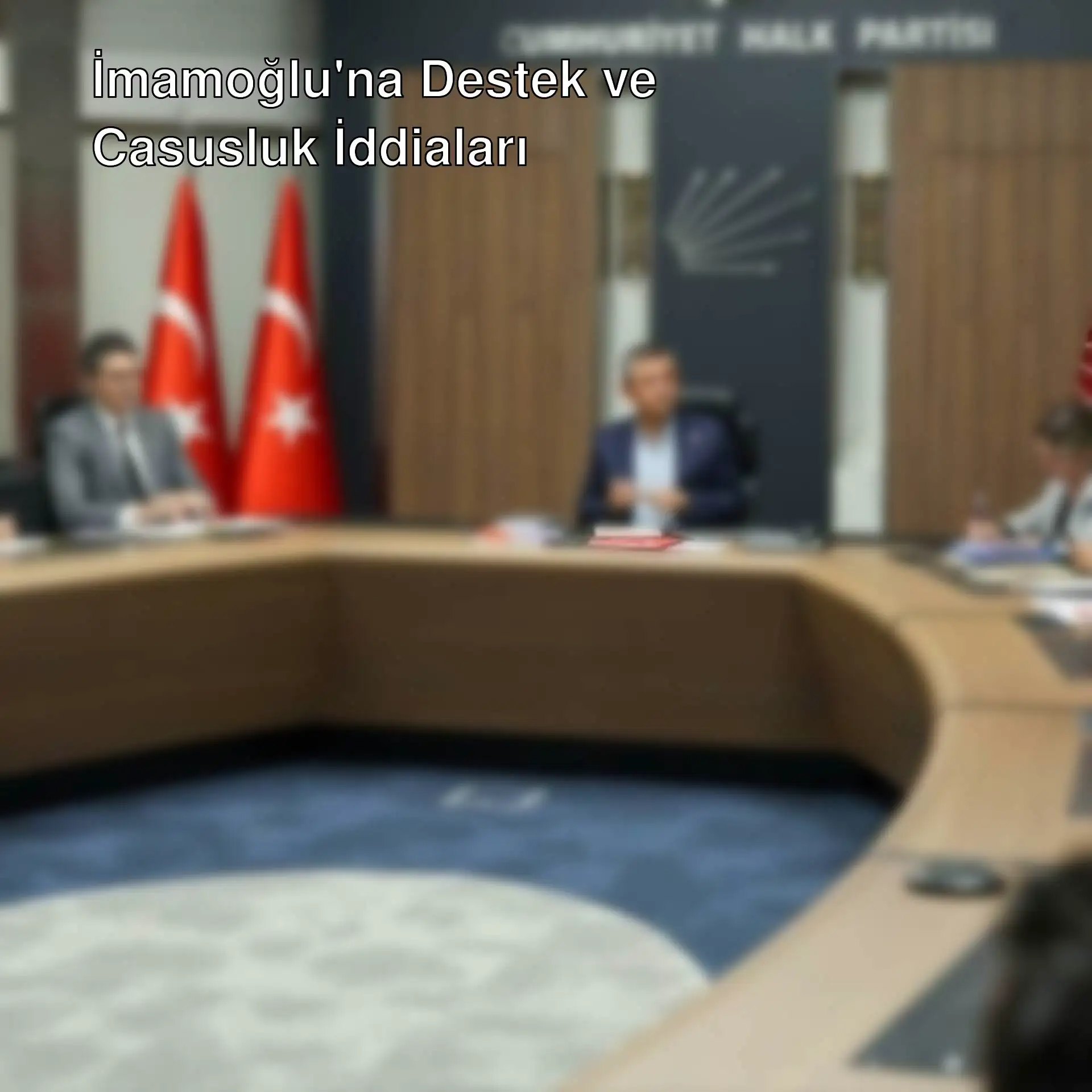 CHP MYK toplantısı sırasında bir grup insan.