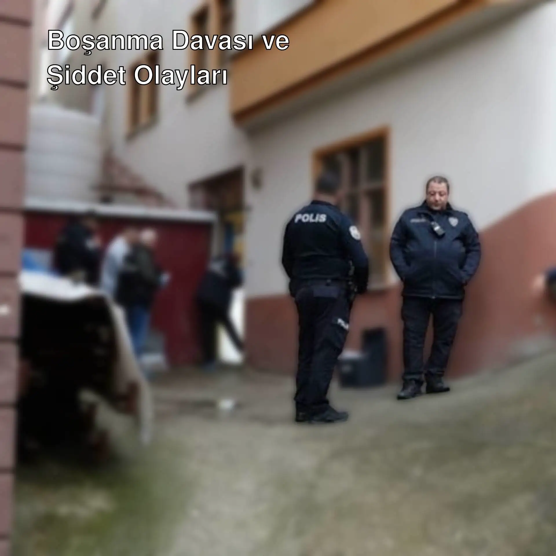 Polis ekipleri olay yerinde inceleme yapıyor. Polis ekipleri olay yerinde inceleme yapıyor.