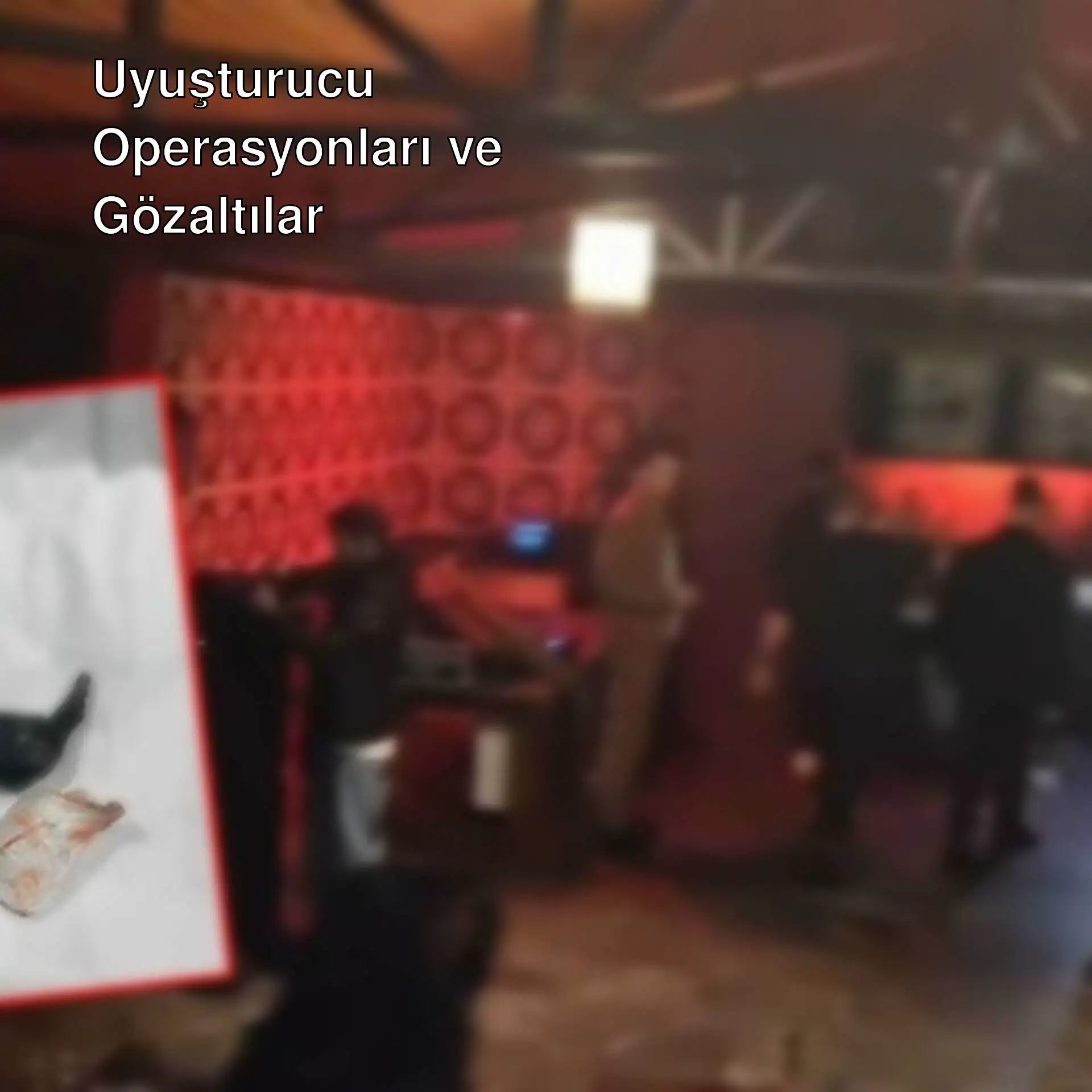 İstanbul'da düzenlenen uyuşturucu operasyonu sırasında bir grup insan. İstanbul'da düzenlenen uyuşturucu operasyonu sırasında bir grup insan.