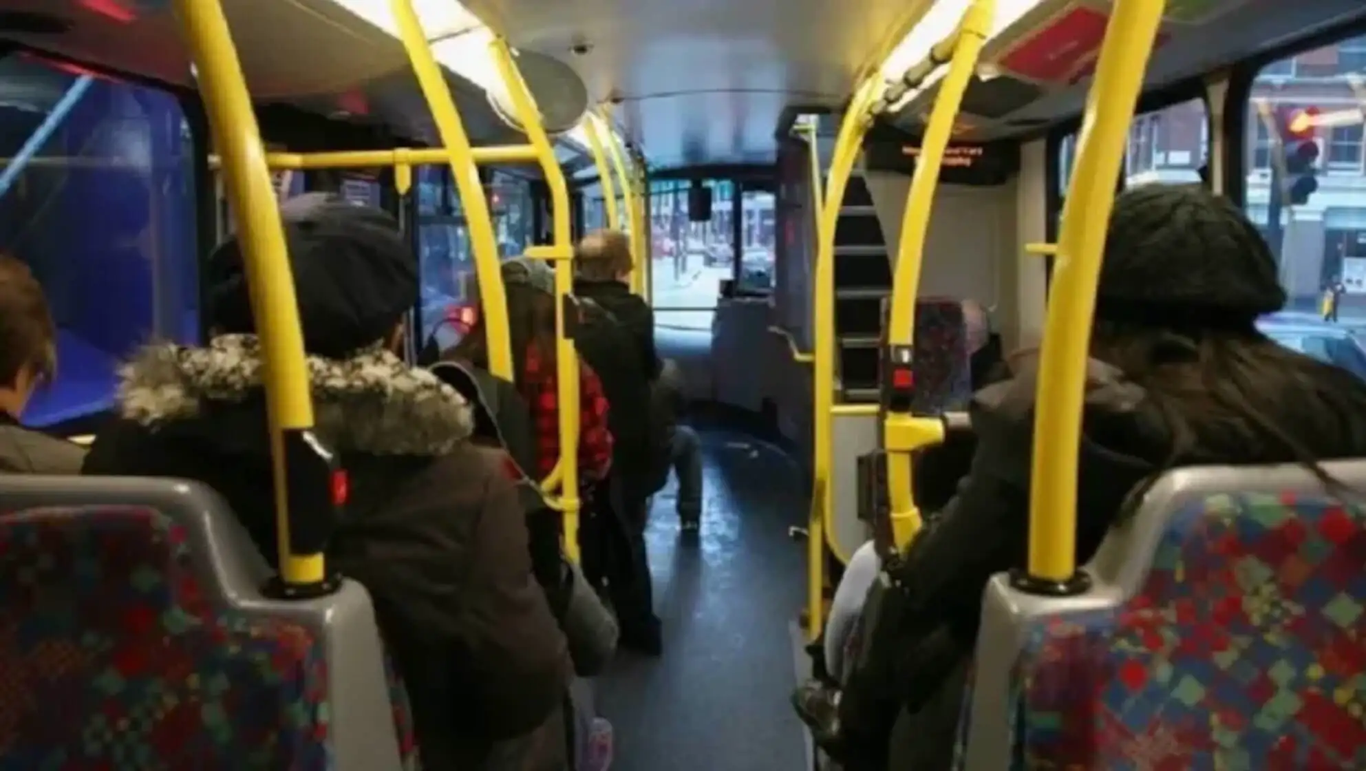 İstanbul'da bir otobüste insanlar. İstanbul'da bir otobüste insanlar.