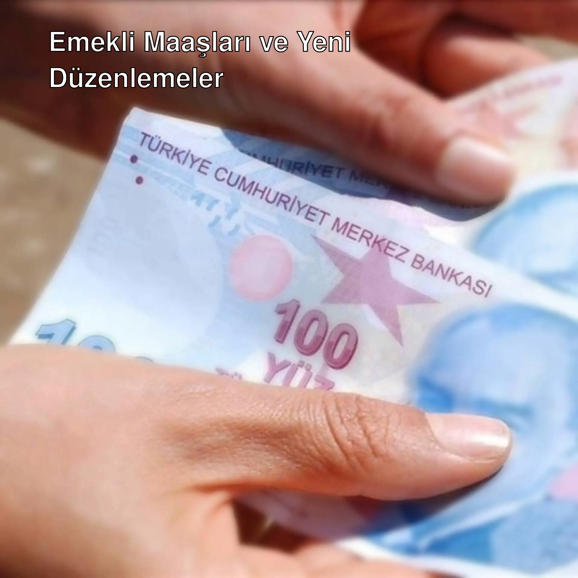 Bir kişinin elinde para tutması.