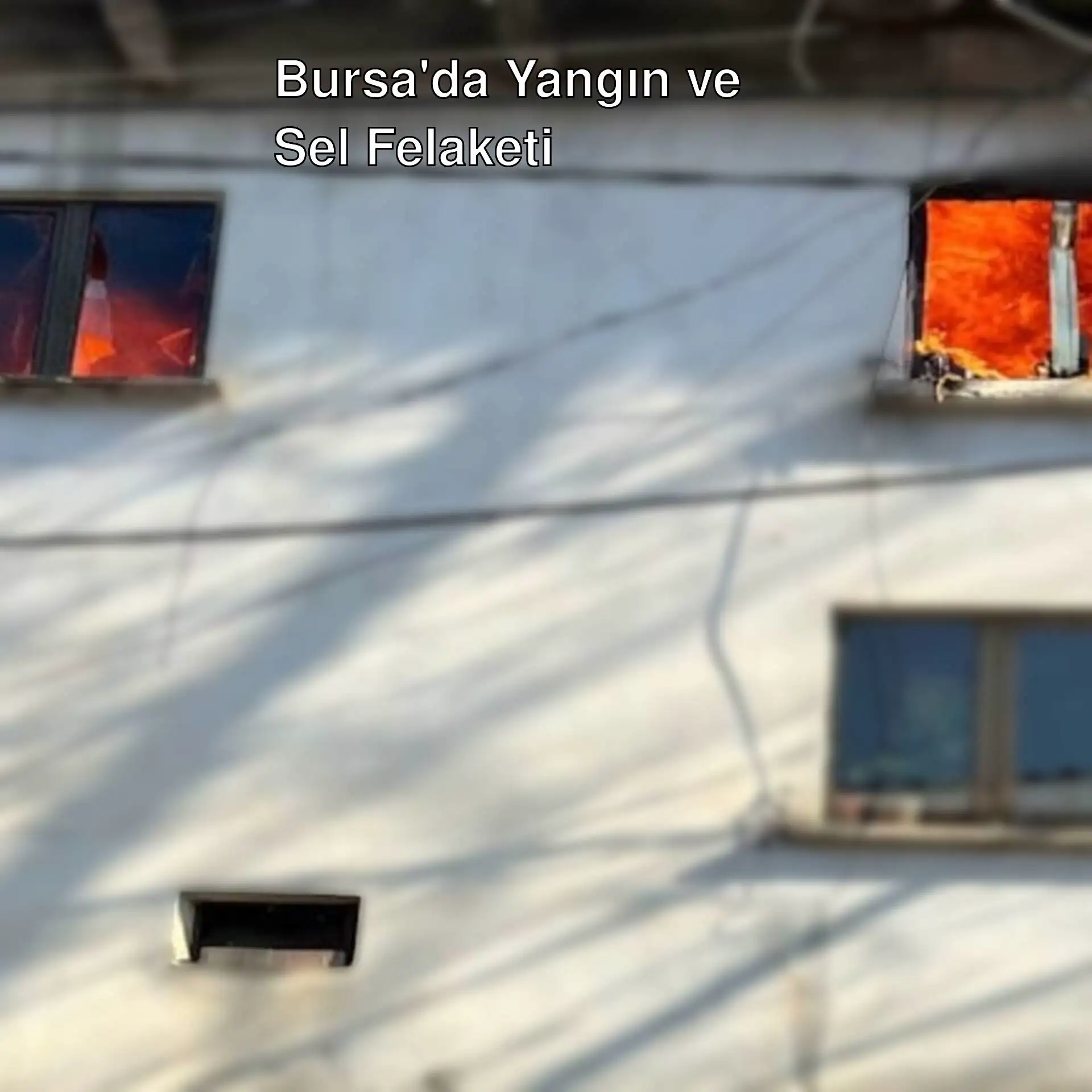 Bursa'da çıkan yangında ev kullanılamaz hale geldi. Bursa'da çıkan yangında ev kullanılamaz hale geldi.
