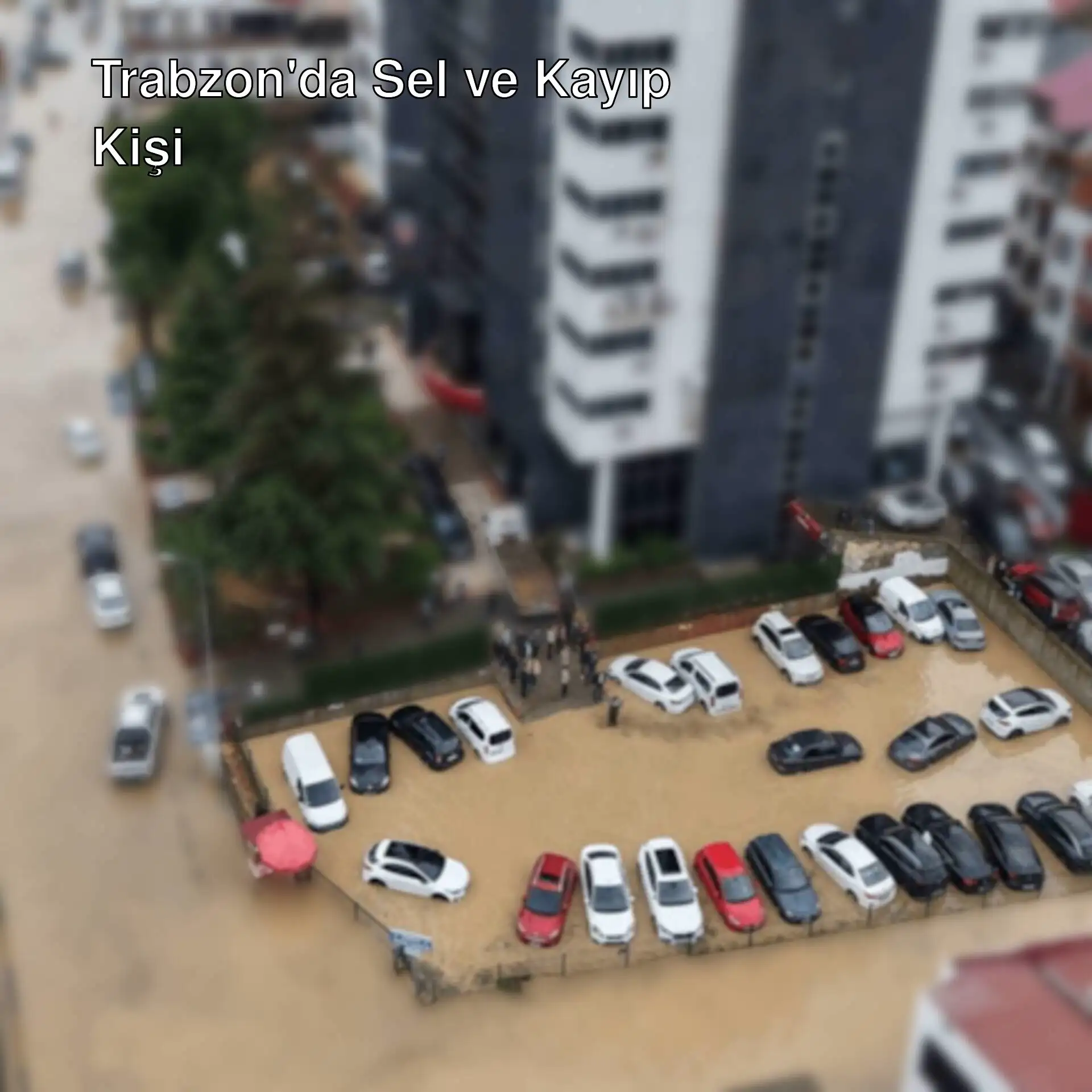 Trabzon'da sel felaketi sonrası bir sokak Trabzon'da sel felaketi sonrası bir sokak