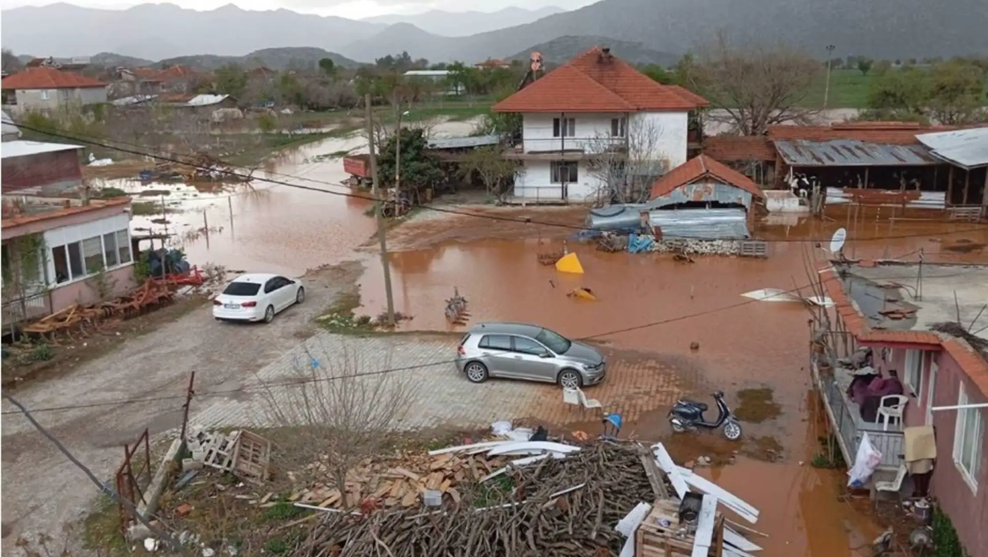 Burdur'da su taşkınları sonrası görüntü.