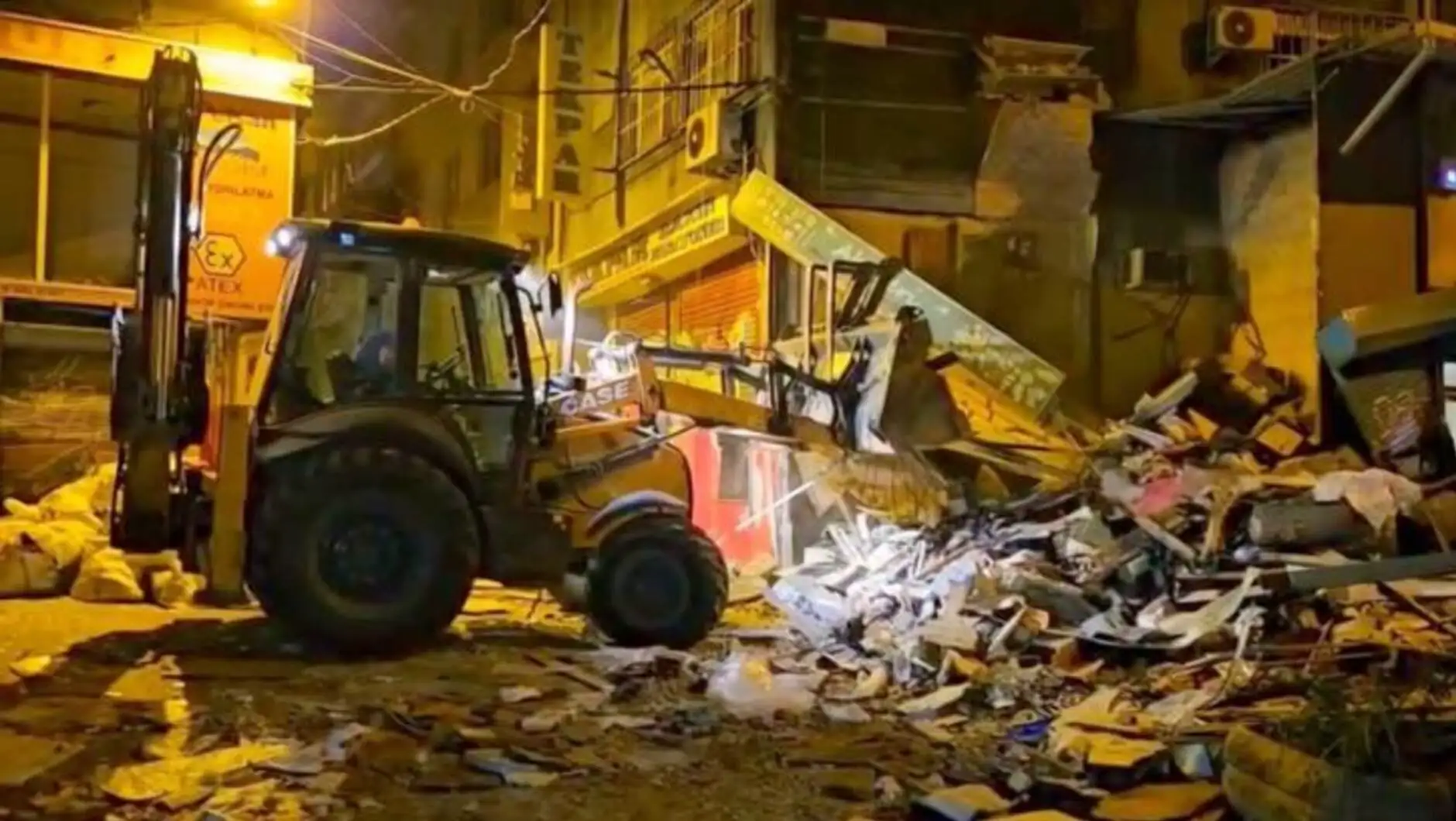 Cleanup efforts in Beyoğlu.