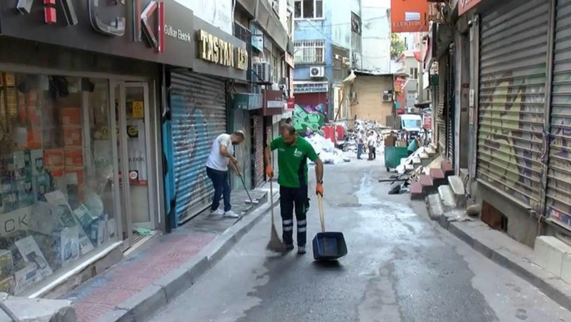 Damage from the explosion in Beyoğlu.