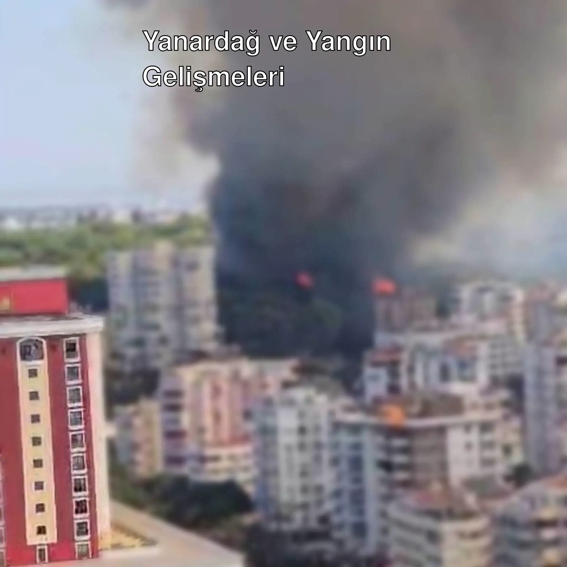 Yangın söndürme çalışmaları sırasında bir itfaiyeci. Yangın söndürme çalışmaları sırasında bir itfaiyeci.