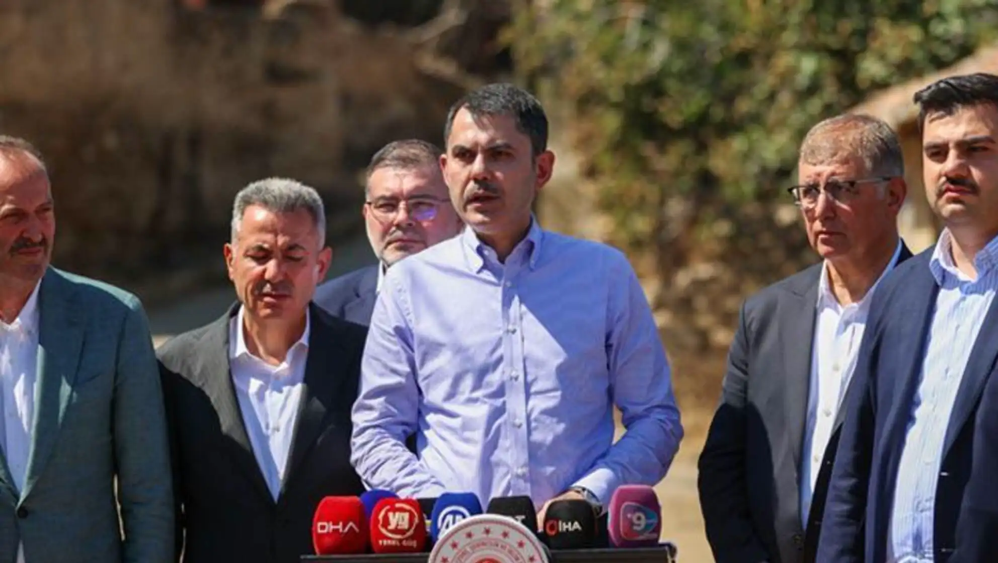 Bakan Kurum, yangın bölgelerinde incelemelerde bulunuyor. Bakan Kurum, yangın bölgelerinde incelemelerde bulunuyor.