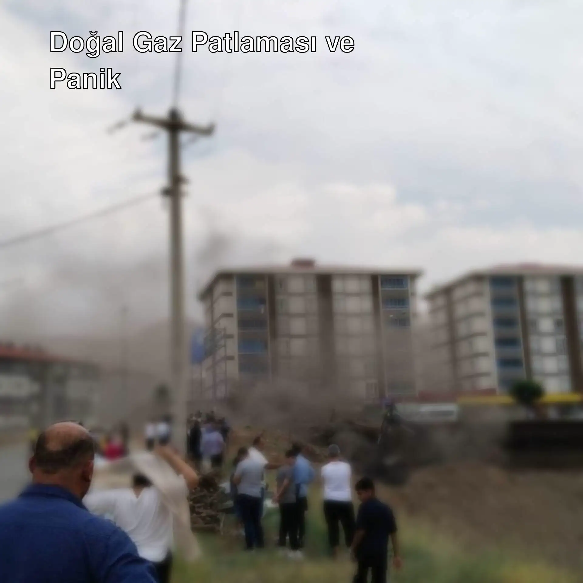 Doğal gaz hattında meydana gelen patlama sonrası bölgedeki ekipler.
