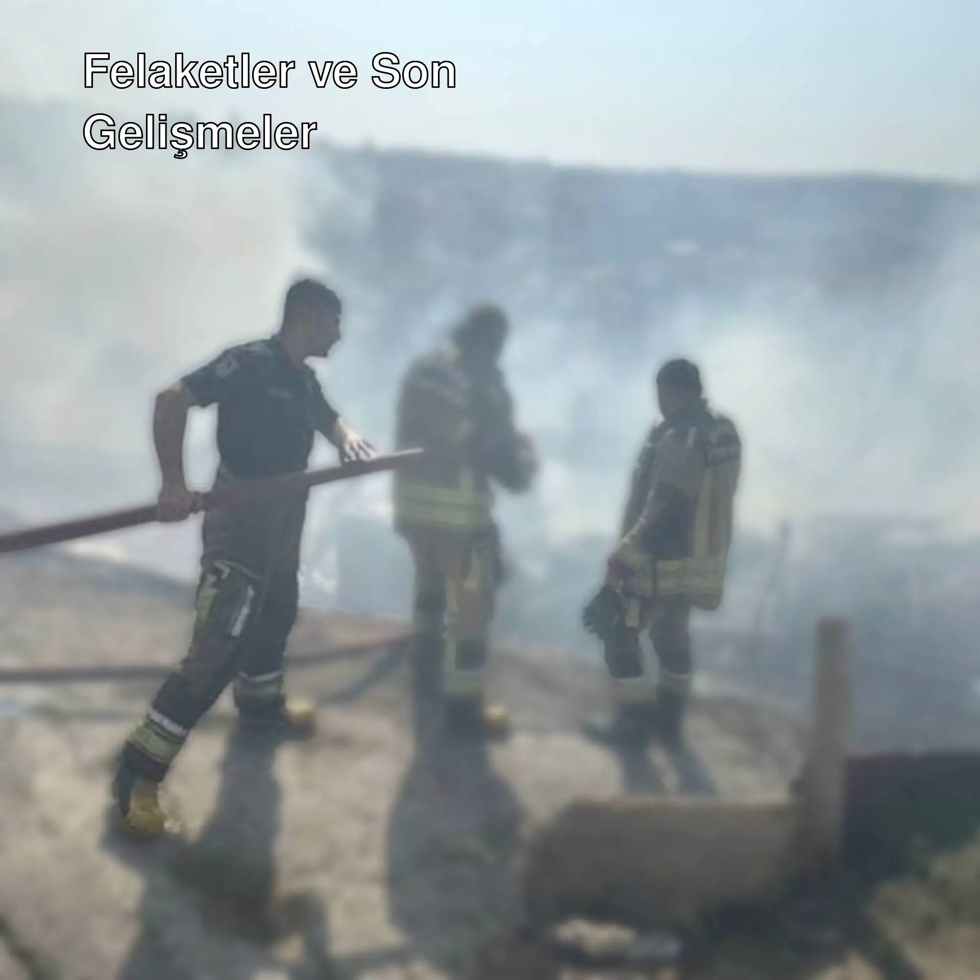Yangın sonrası itfaiye ekipleri çalışıyor. Yangın sonrası itfaiye ekipleri çalışıyor.