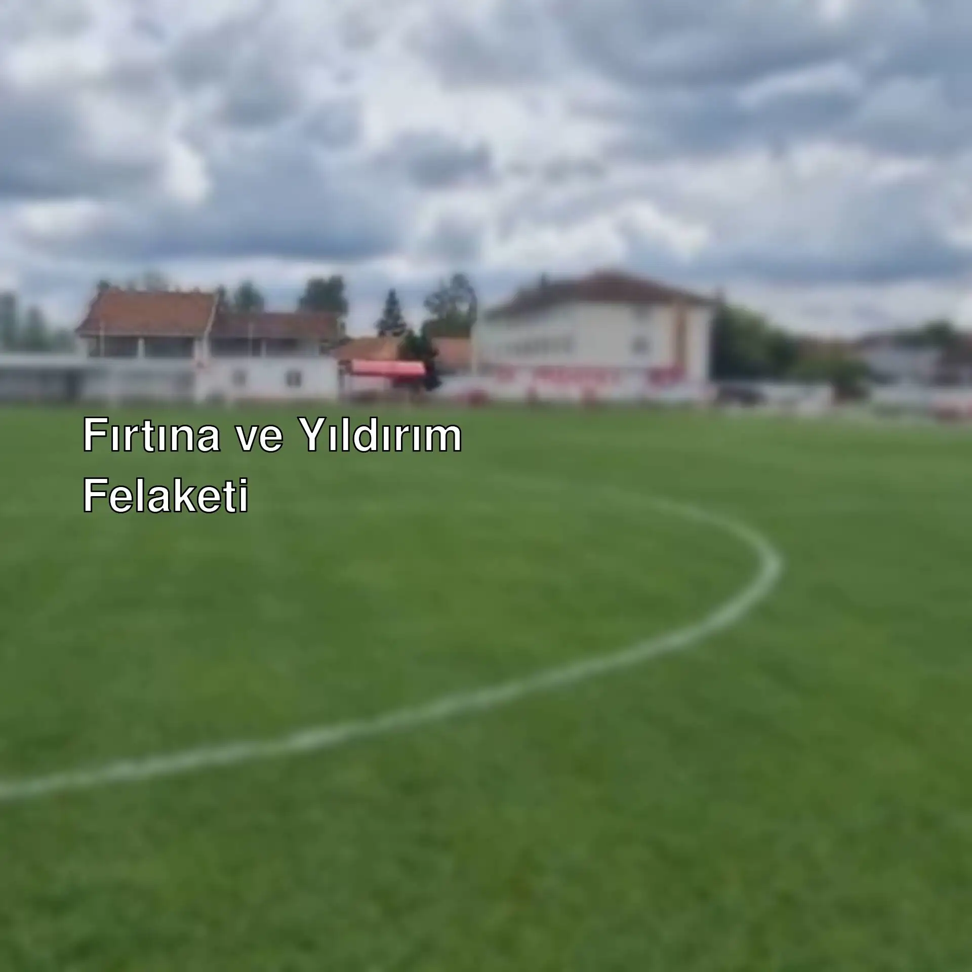Futbol sahasında yıldırım düşmesi sonucu yaralanmalar. Futbol sahasında yıldırım düşmesi sonucu yaralanmalar.