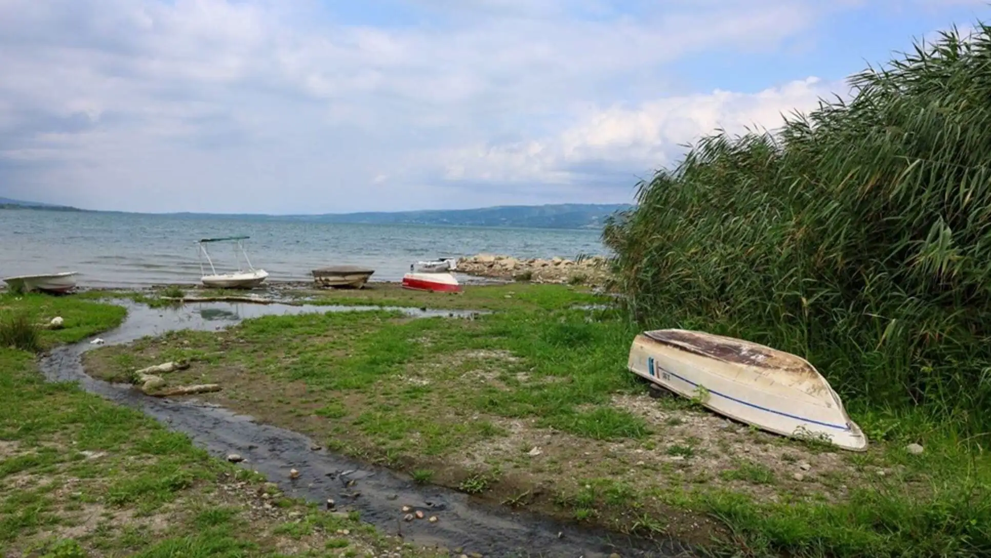 Efforts made for lakes at risk of drought. Efforts made for lakes at risk of drought.