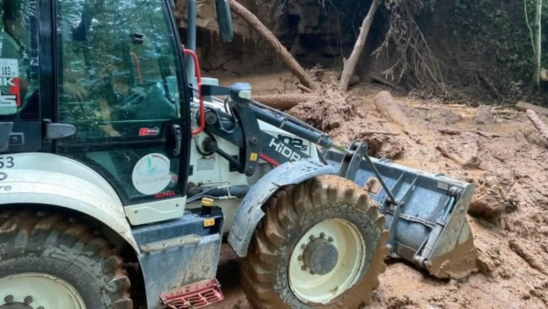 A tractor in the mud in Rize.