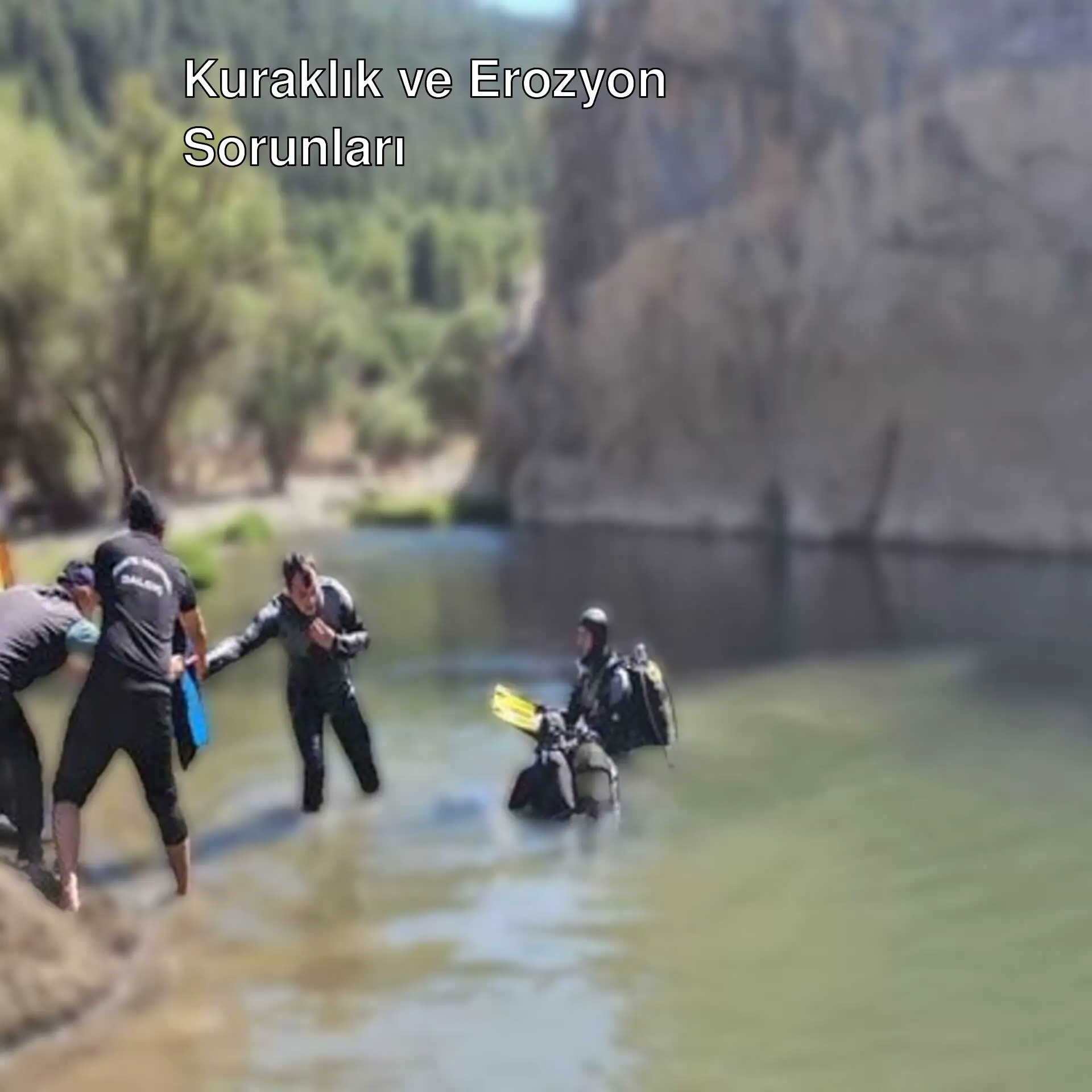 Kuraklık ve erozyon sorunları üzerine bir grup insan.