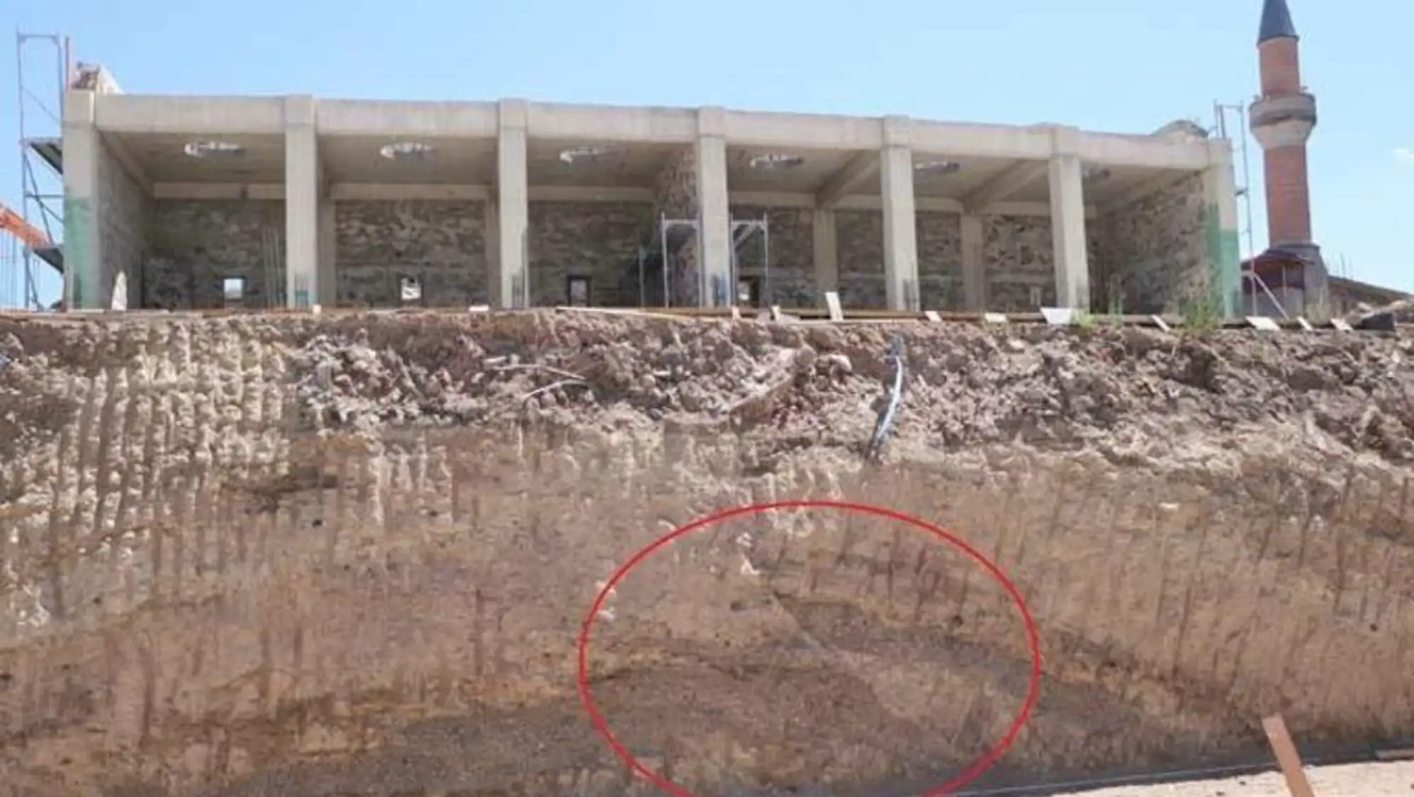 Fault lines revealed in Erzurum excavations.