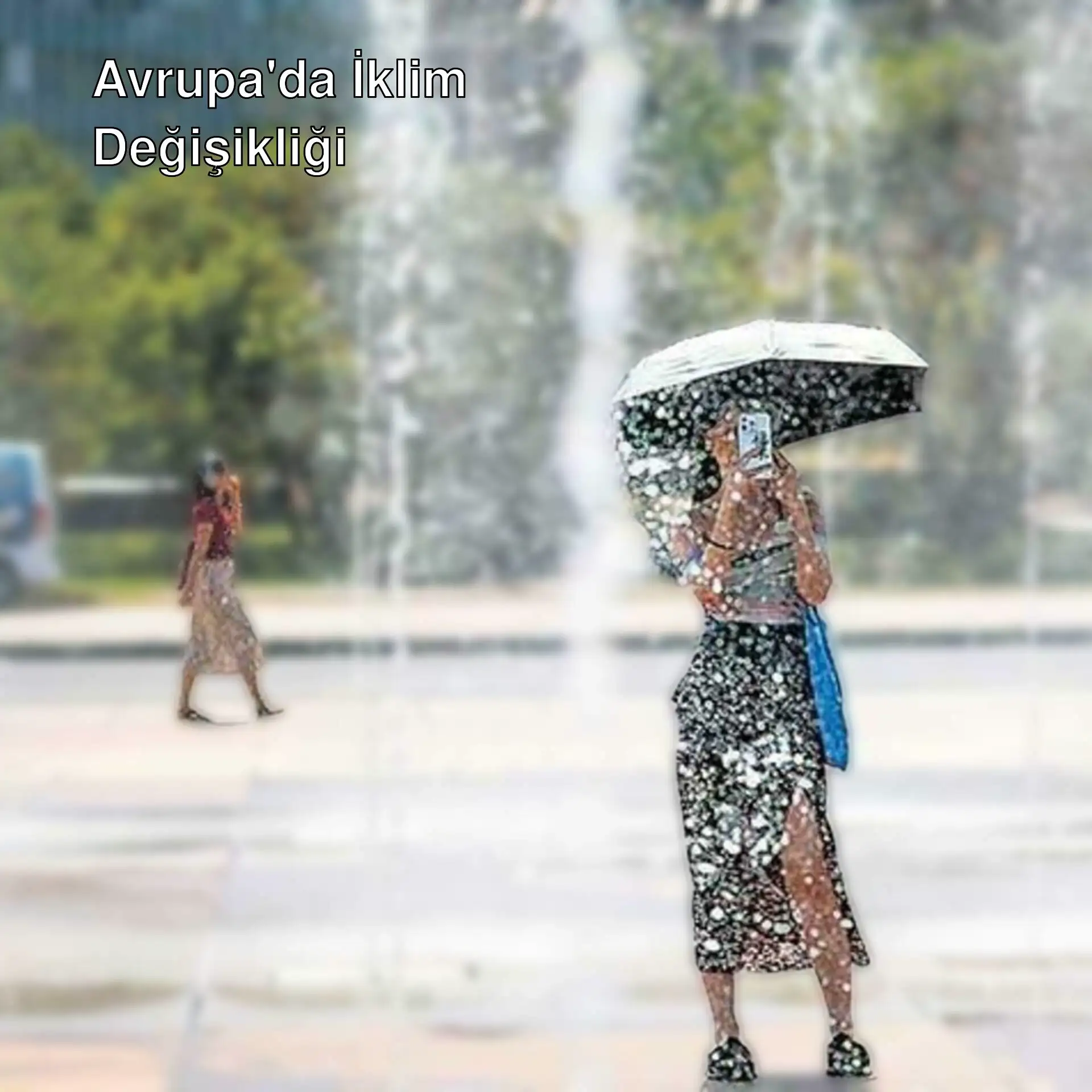 Bir kadın, bir çeşmenin önünde şemsiye tutuyor. Bir kadın, bir çeşmenin önünde şemsiye tutuyor.