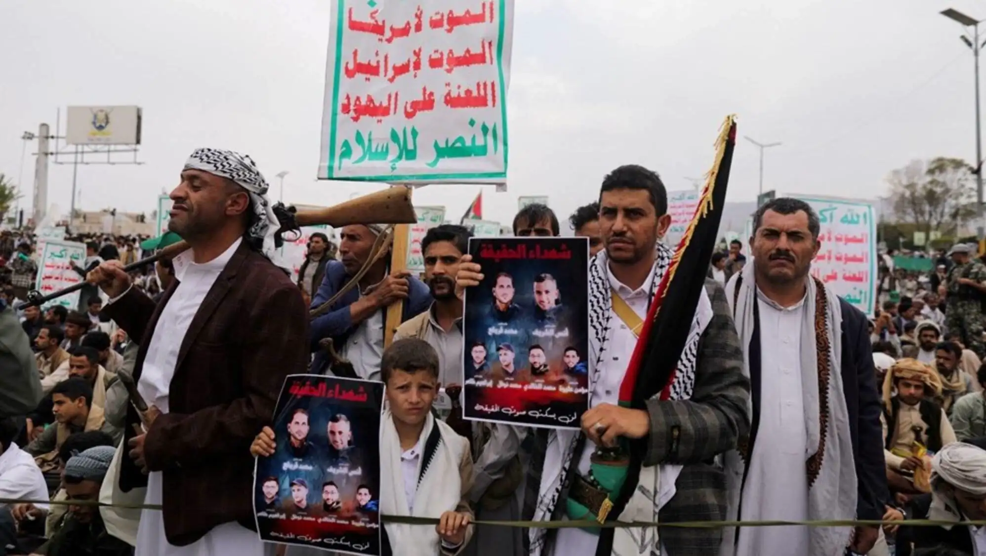 A group of people after the Israeli attacks in Yemen. A group of people after the Israeli attacks in Yemen.