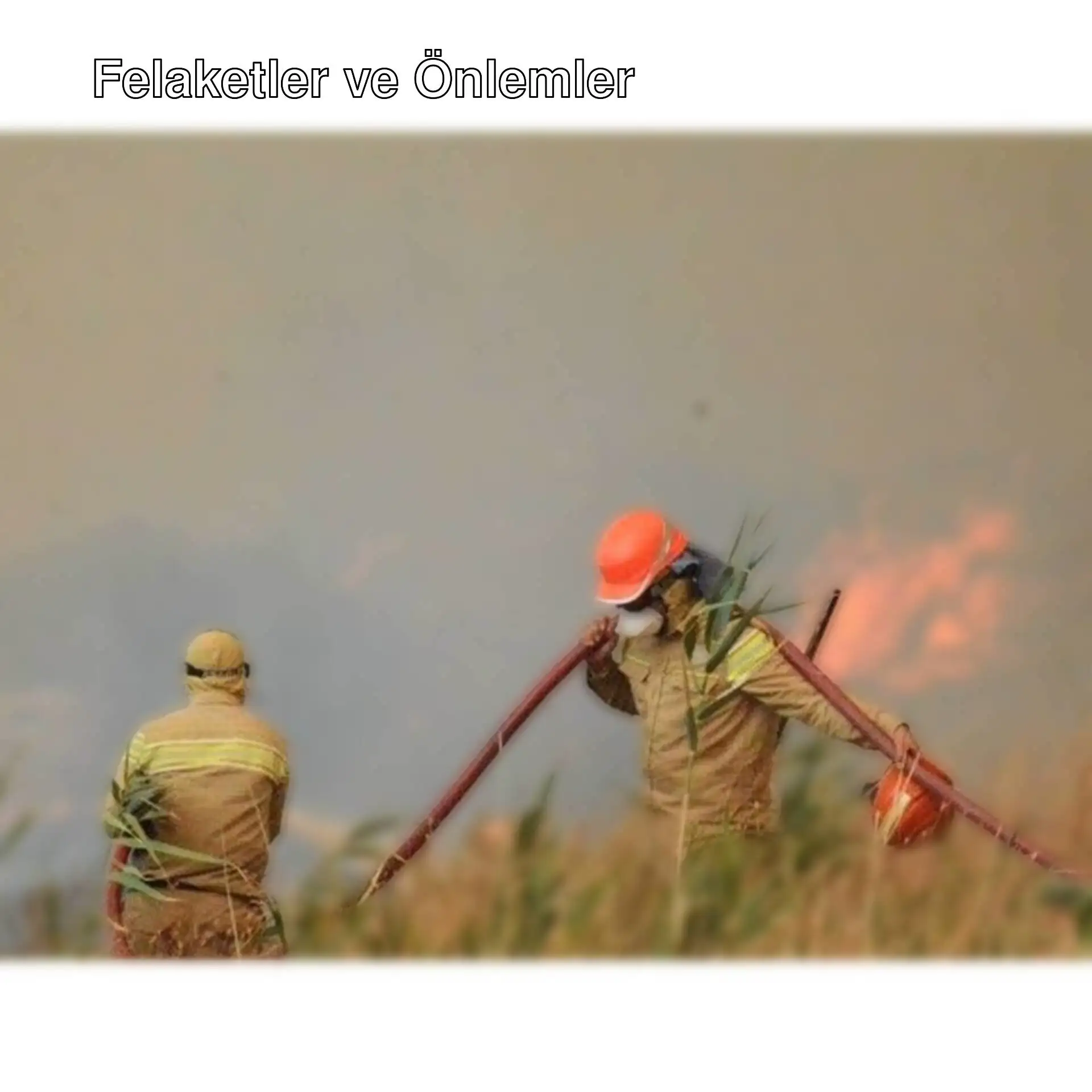 Yangınlarla mücadele eden ekipler. Yangınlarla mücadele eden ekipler.