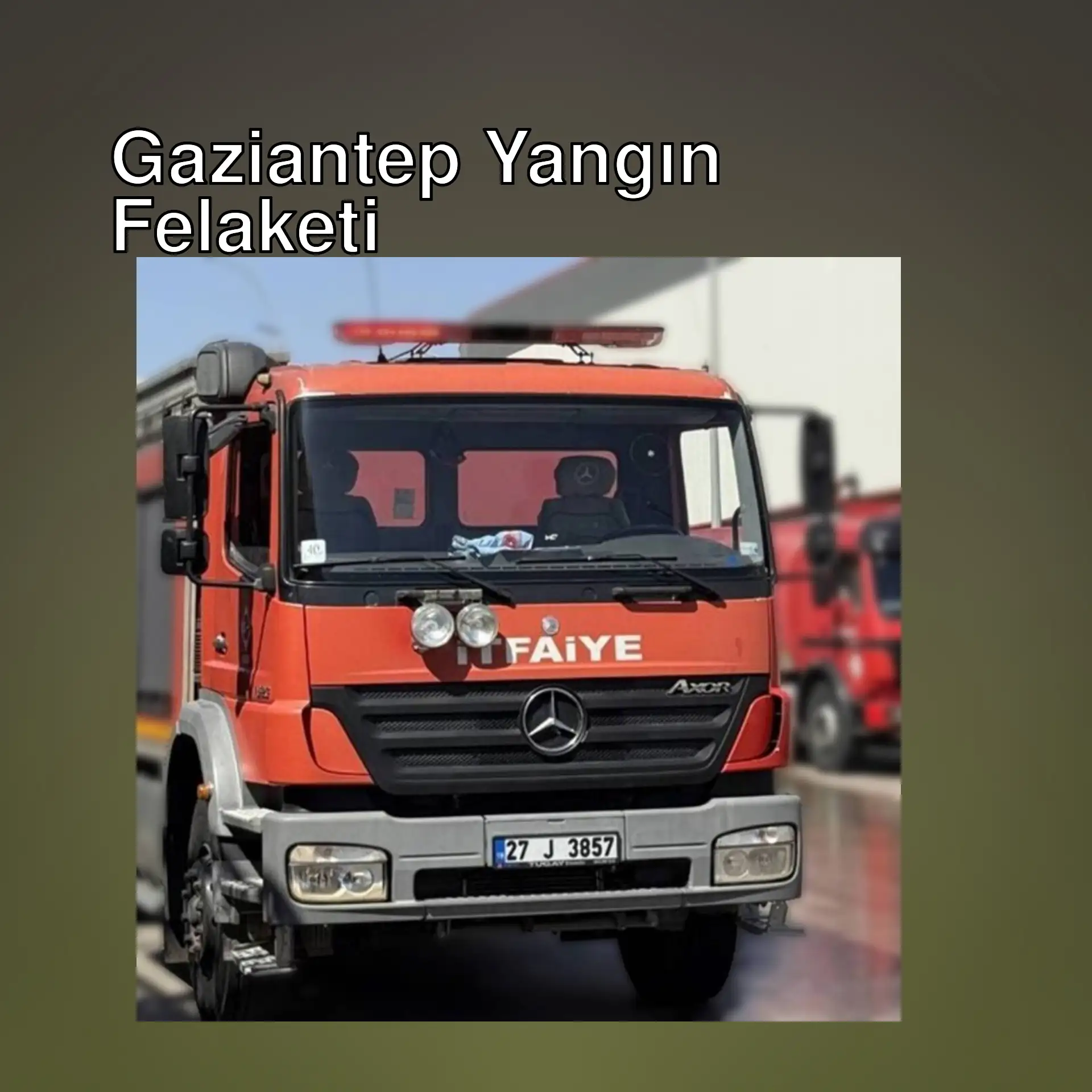 Gaziantep'te fabrikada çıkan yangın sonrası itfaiye ekipleri müdahale ediyor.