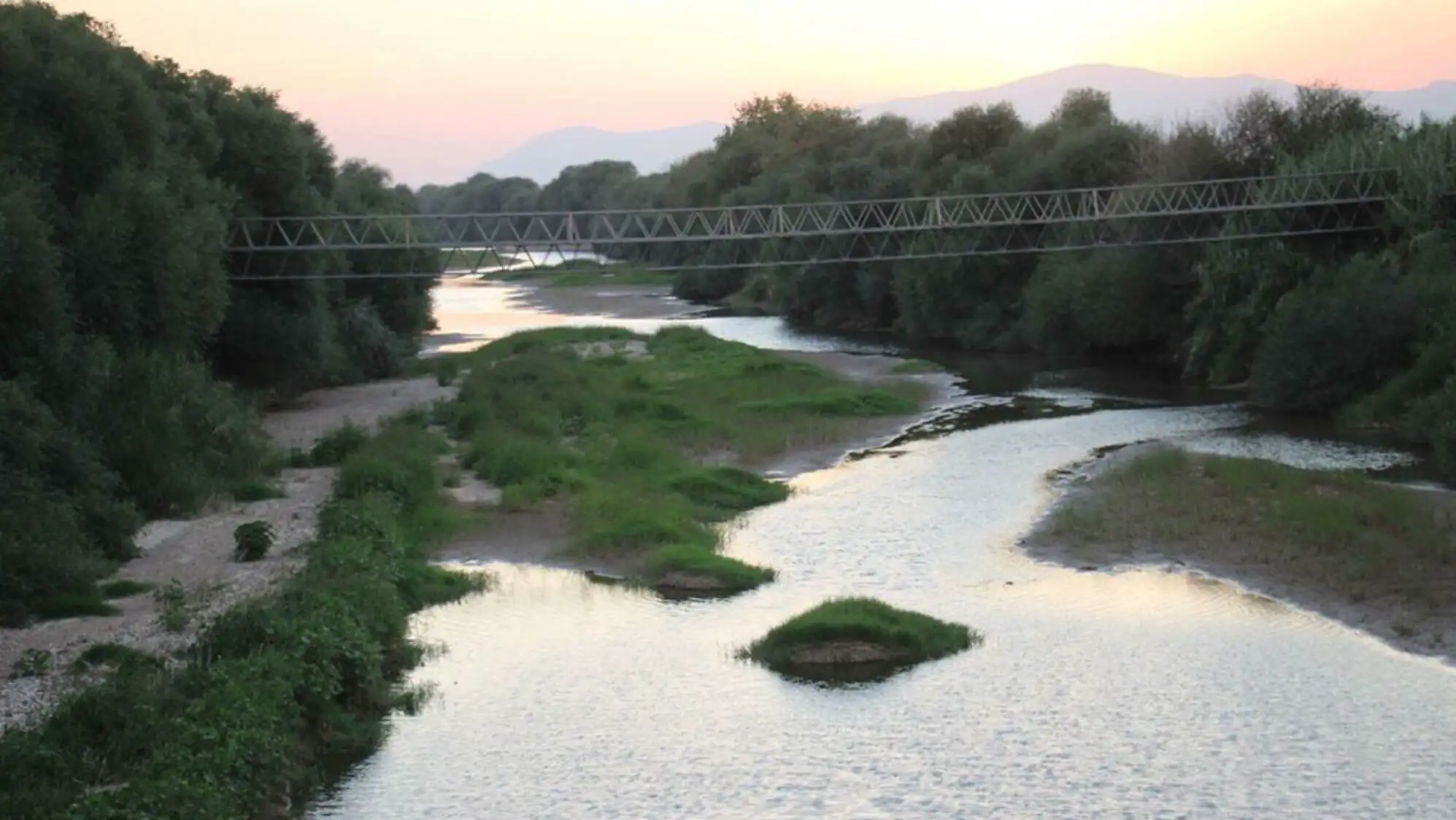 Büyük Menderes Nehri üzerinde bir köprü.