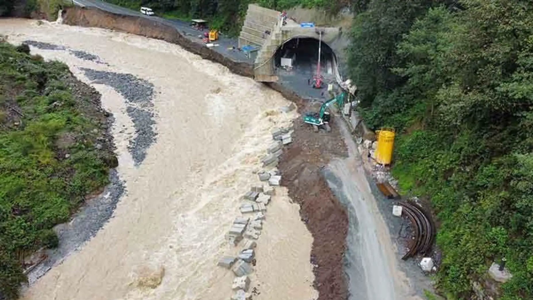 Helicopter aid in Rize after the snow and flood disaster.