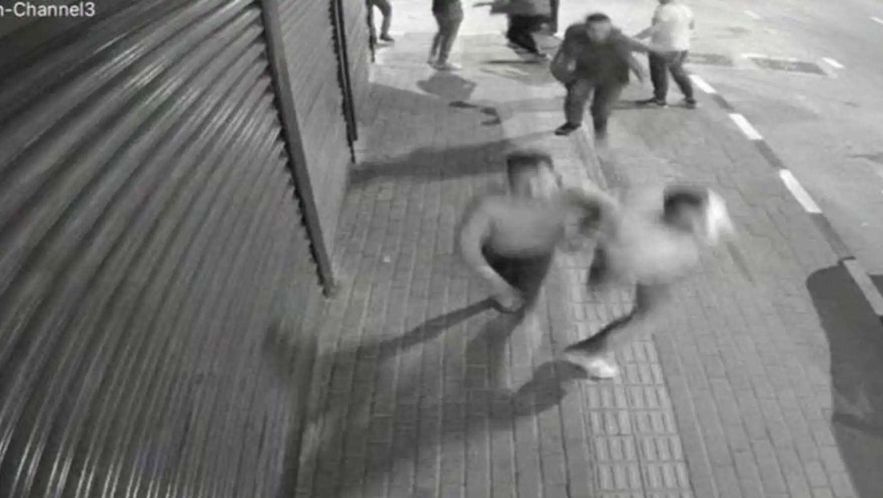 A group of people running in Bursa.