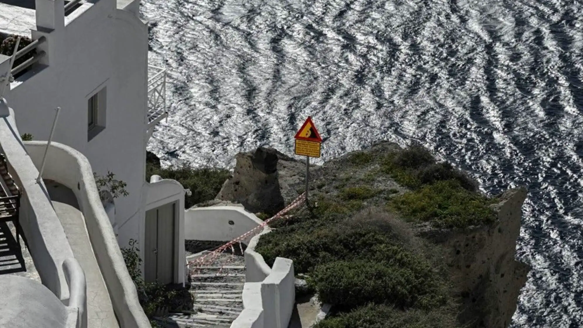 Seismic crisis in Santorini: 'The waters have calmed for now, but the island's future is uncertain.'