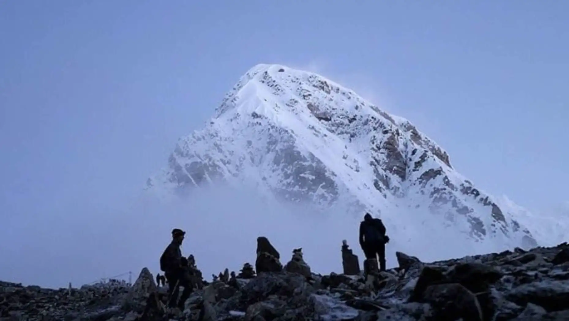 People stranded on Everest due to the storm.