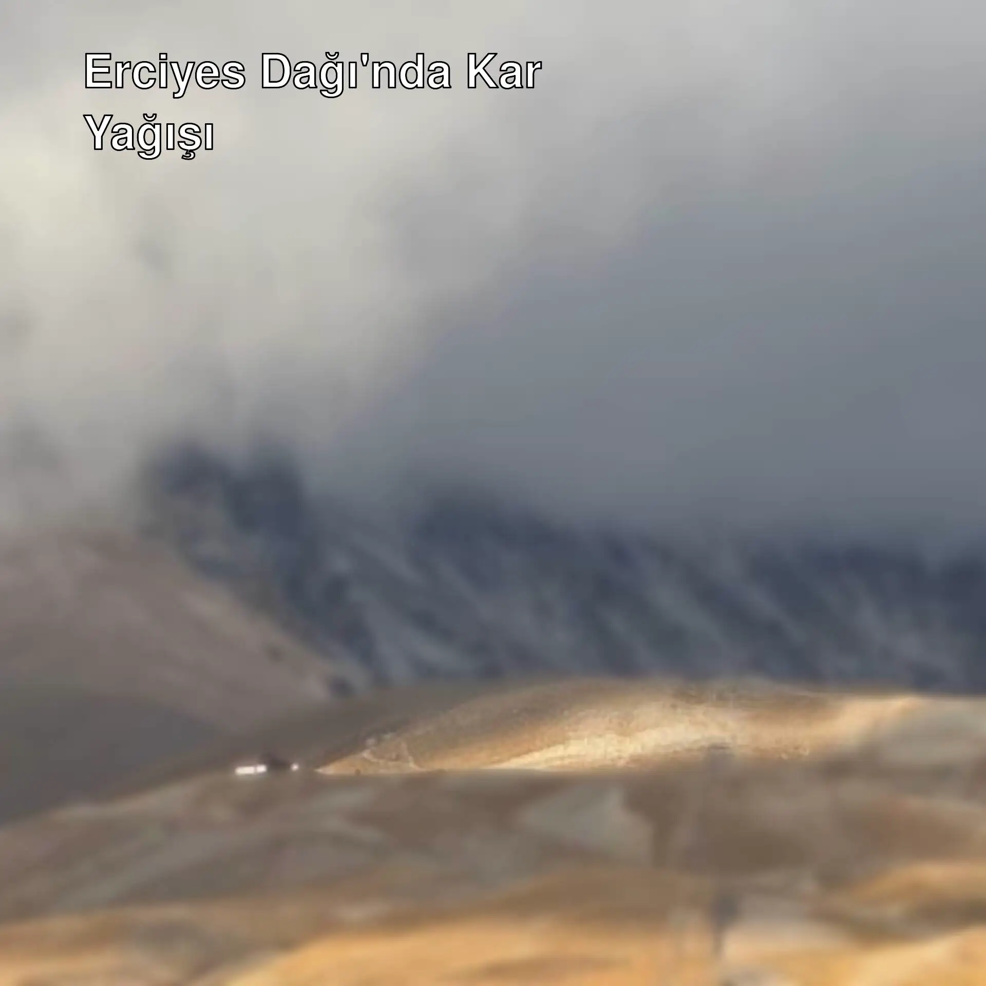 Erciyes Dağı'na kar yağdı.