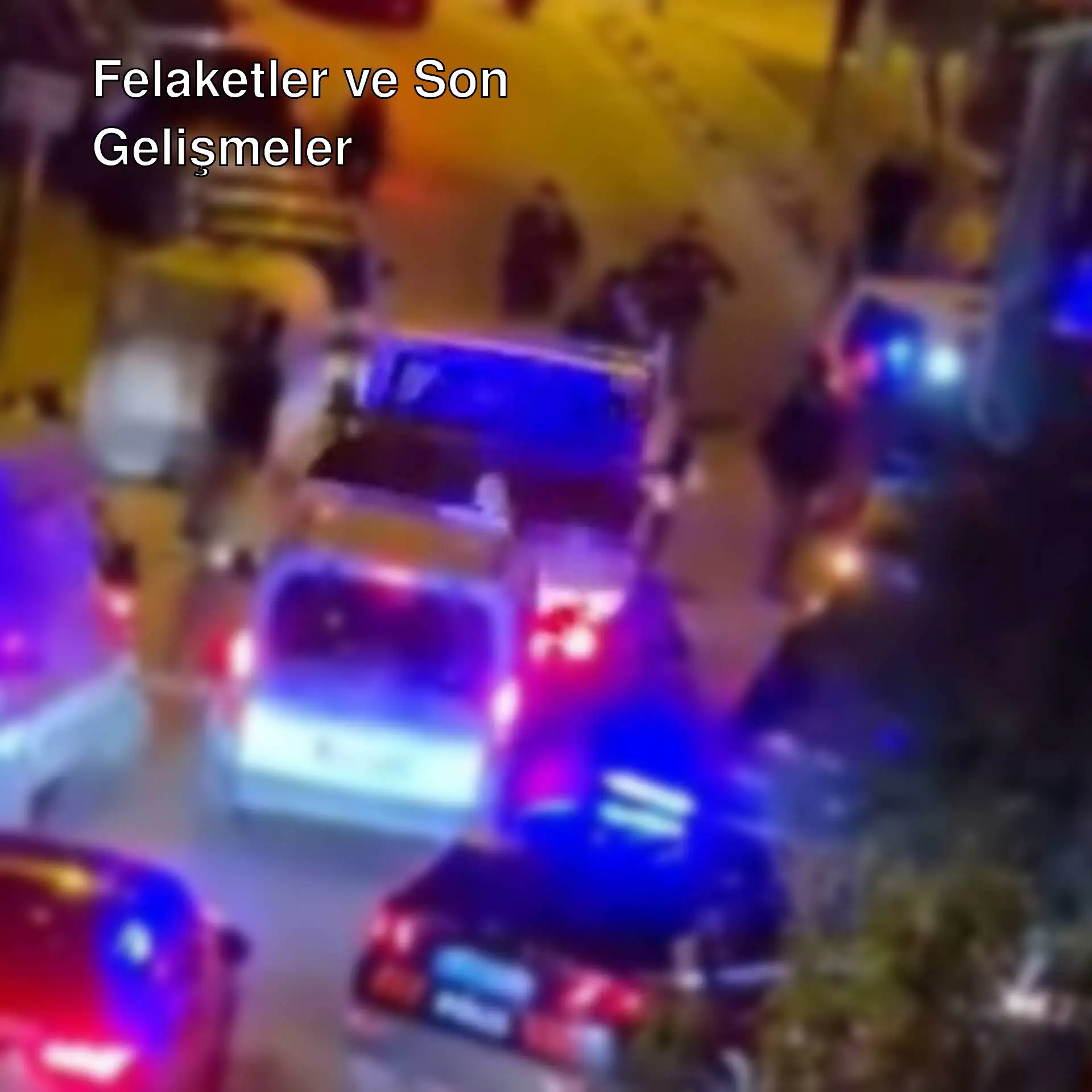 Polis ekipleri olay yerinde çalışıyor. Polis ekipleri olay yerinde çalışıyor.