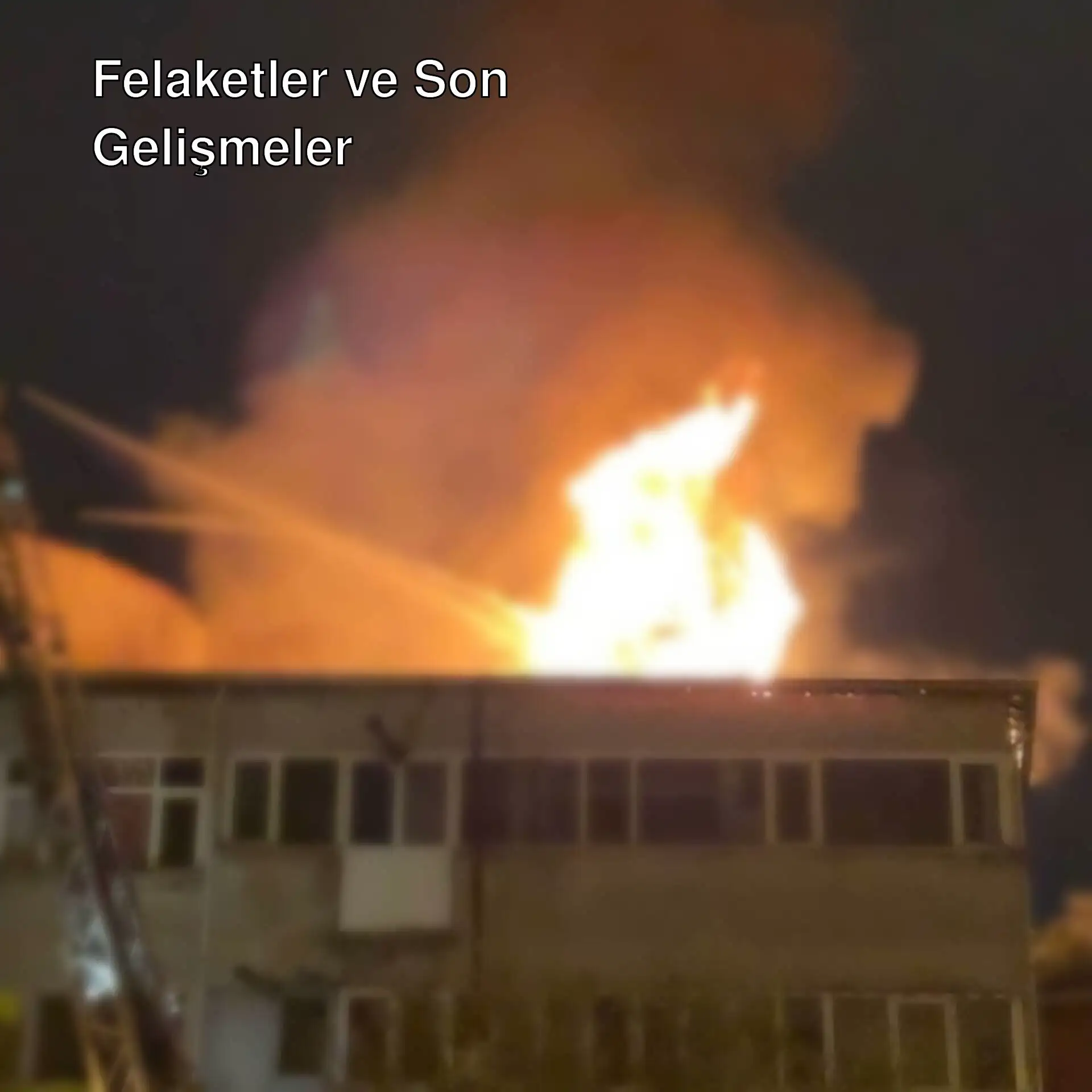 Beyoğlu'nda tekstil atölyesinin çatısında çıkan yangın. Beyoğlu'nda tekstil atölyesinin çatısında çıkan yangın.