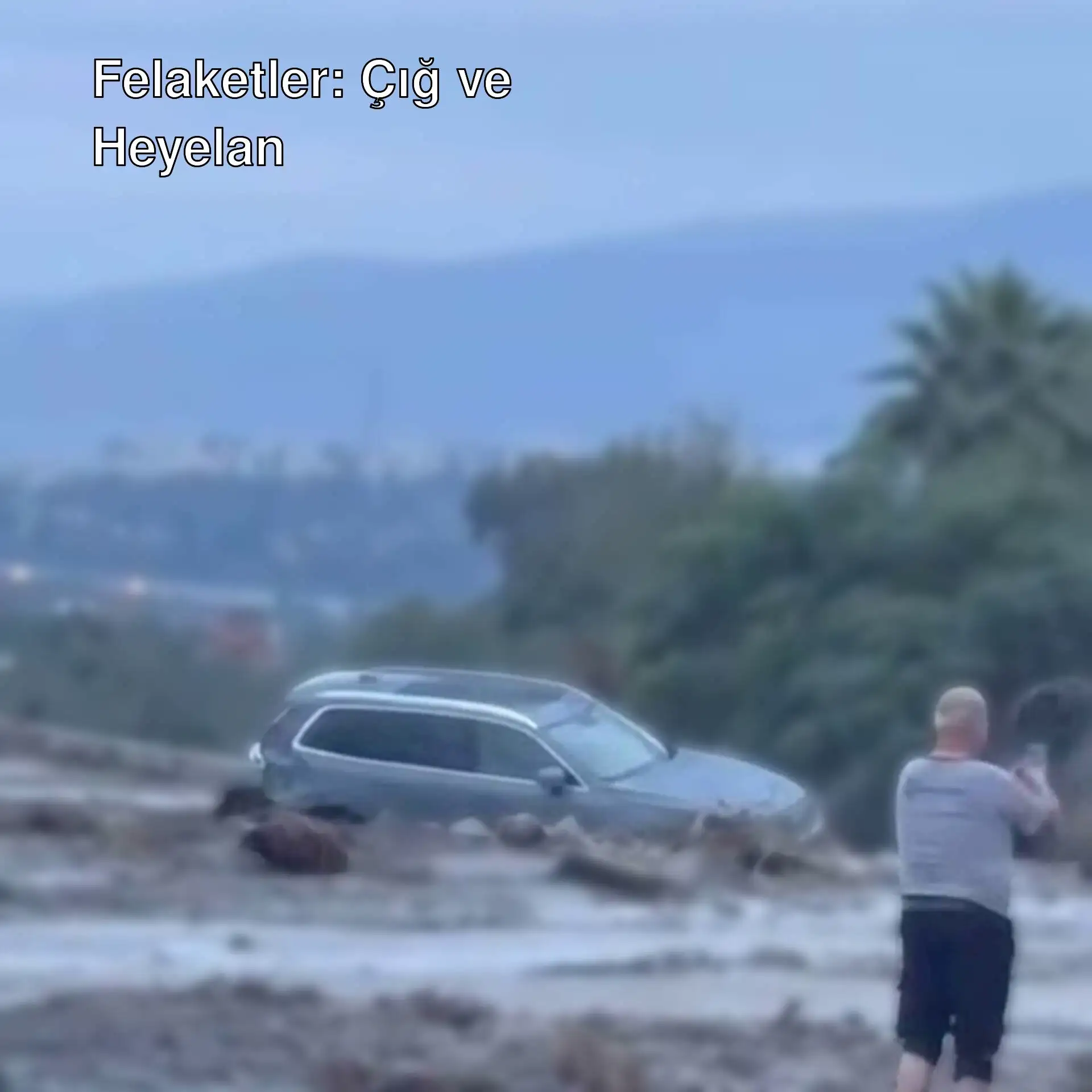 Hatay'da heyelan faciası sonrası kapalı yol. Hatay'da heyelan faciası sonrası kapalı yol.