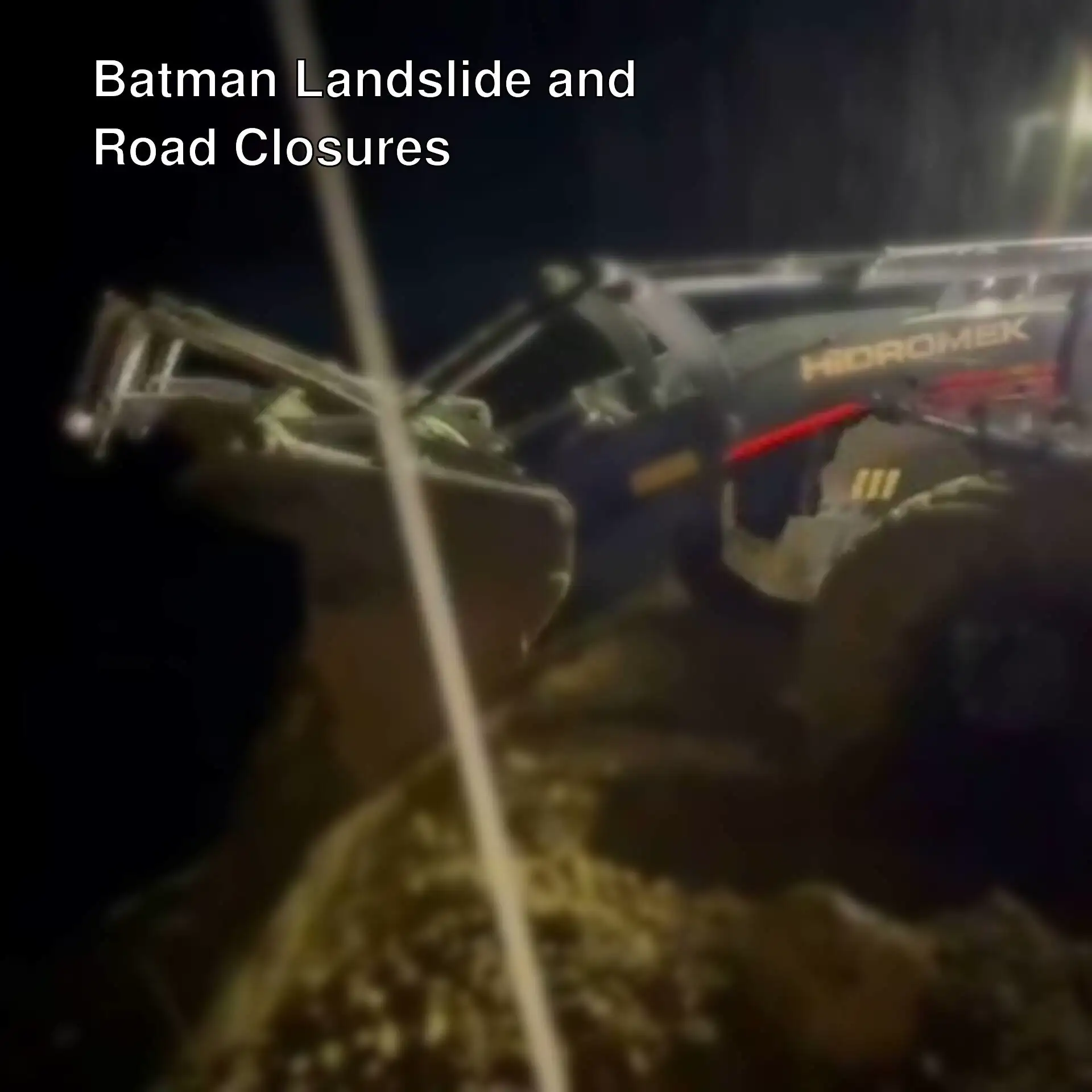 Road clearing operations due to landslide in Batman. Road clearing operations due to landslide in Batman.