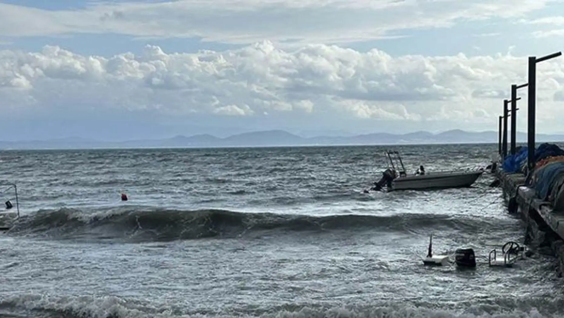 Maintenance of boats after the storm. Maintenance of boats after the storm.