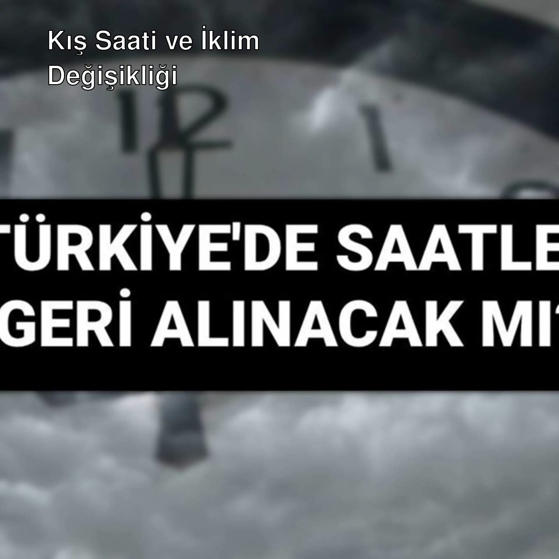Bir saat ve arka planda bulutlar Bir saat ve arka planda bulutlar