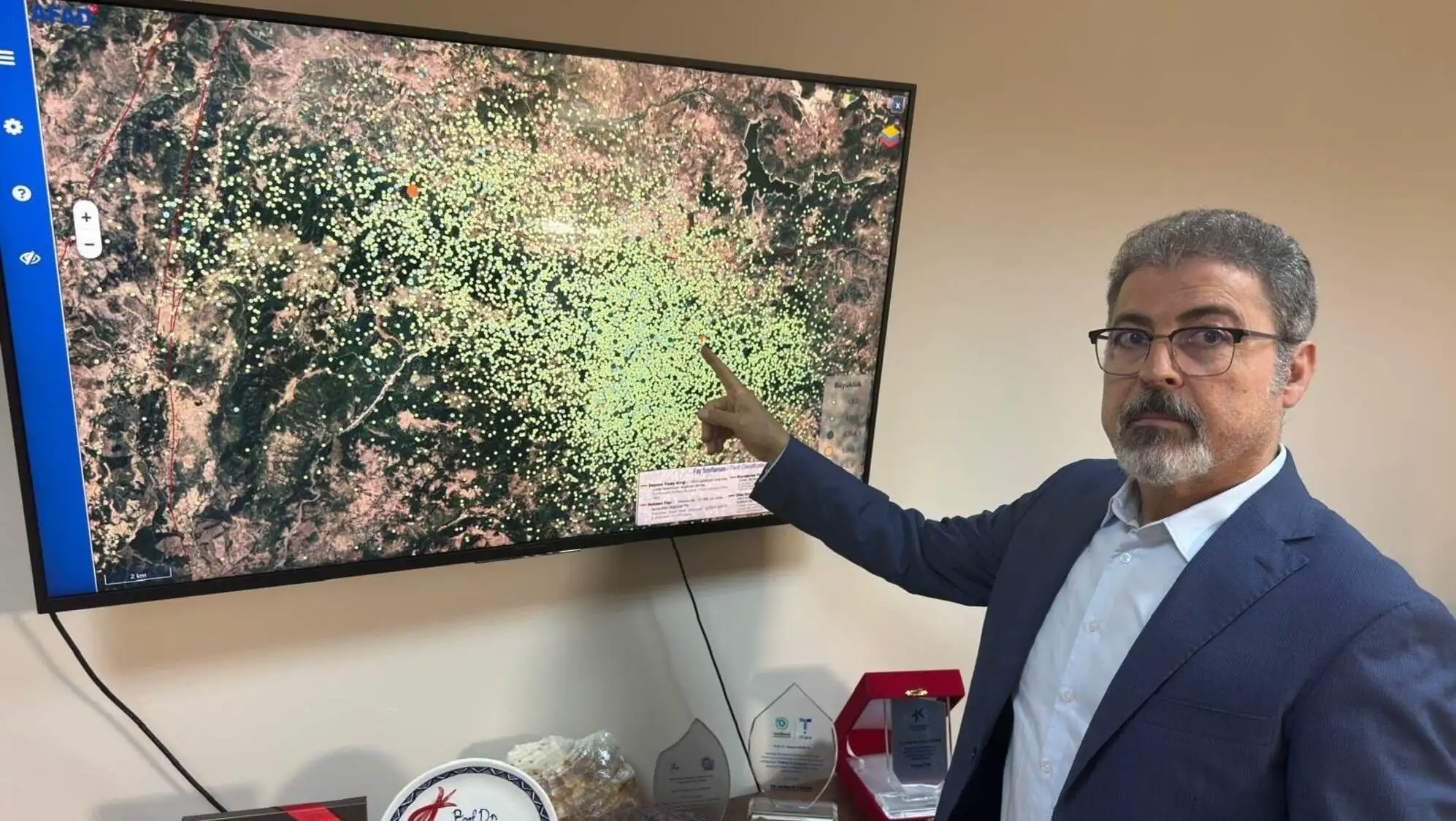 An expert pointing at a map.