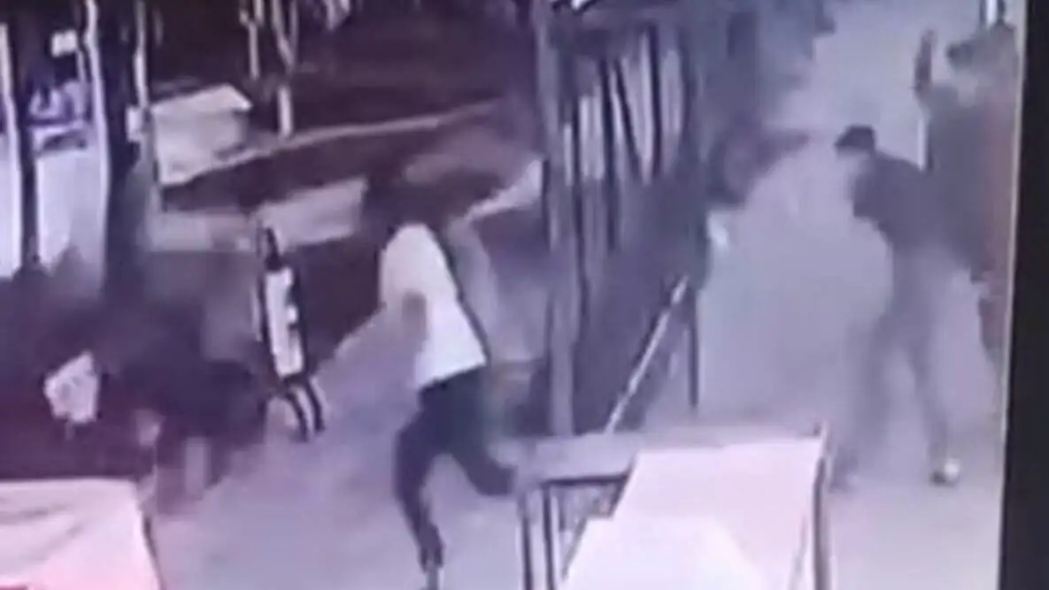 Adana'da parkta yaşanan olaylar. Adana'da parkta yaşanan olaylar.